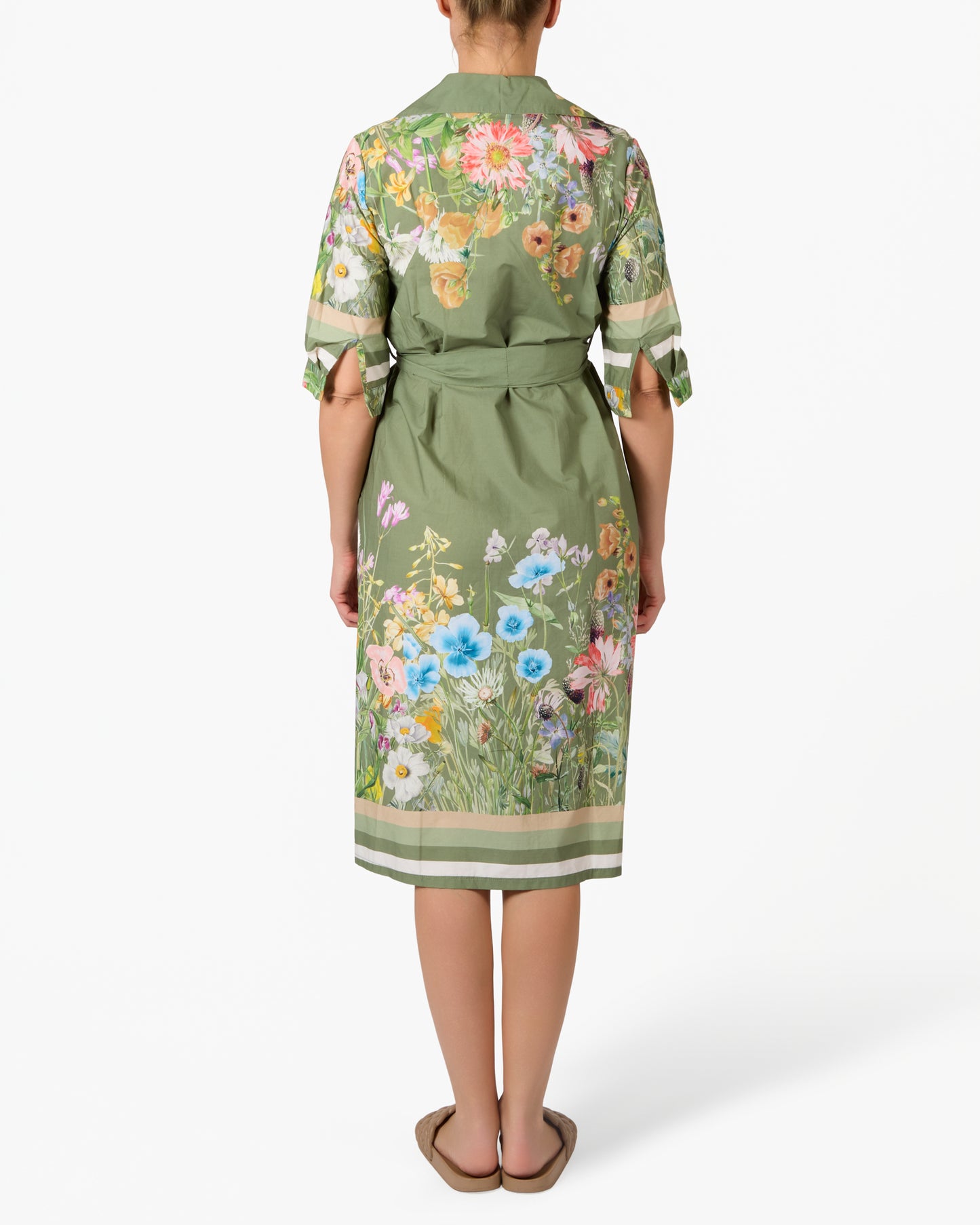 Robe kaki à manches 3/4 avec bordure florale et lien à l’avant