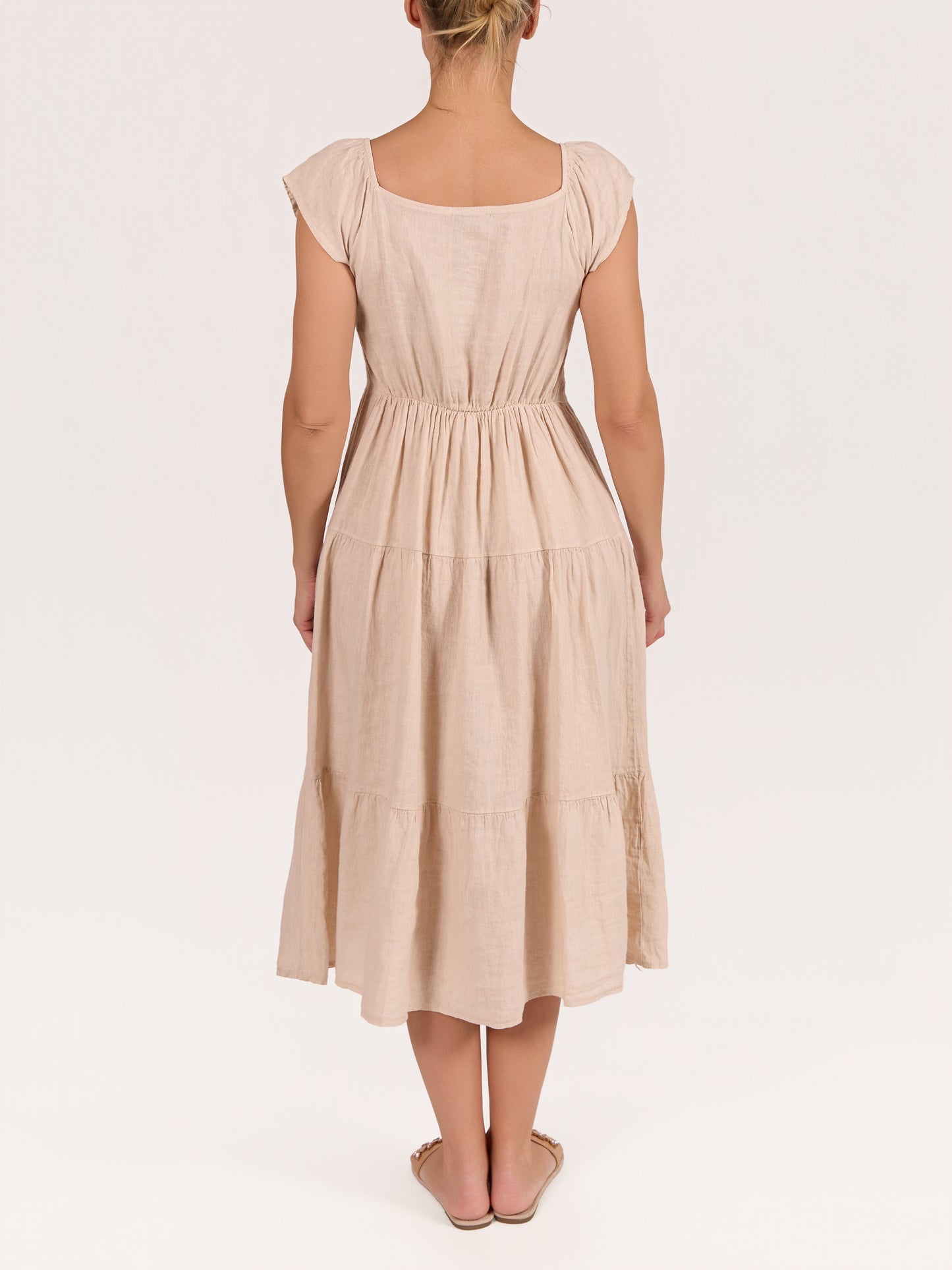 Robe paysanne en lin 100% beige à volants