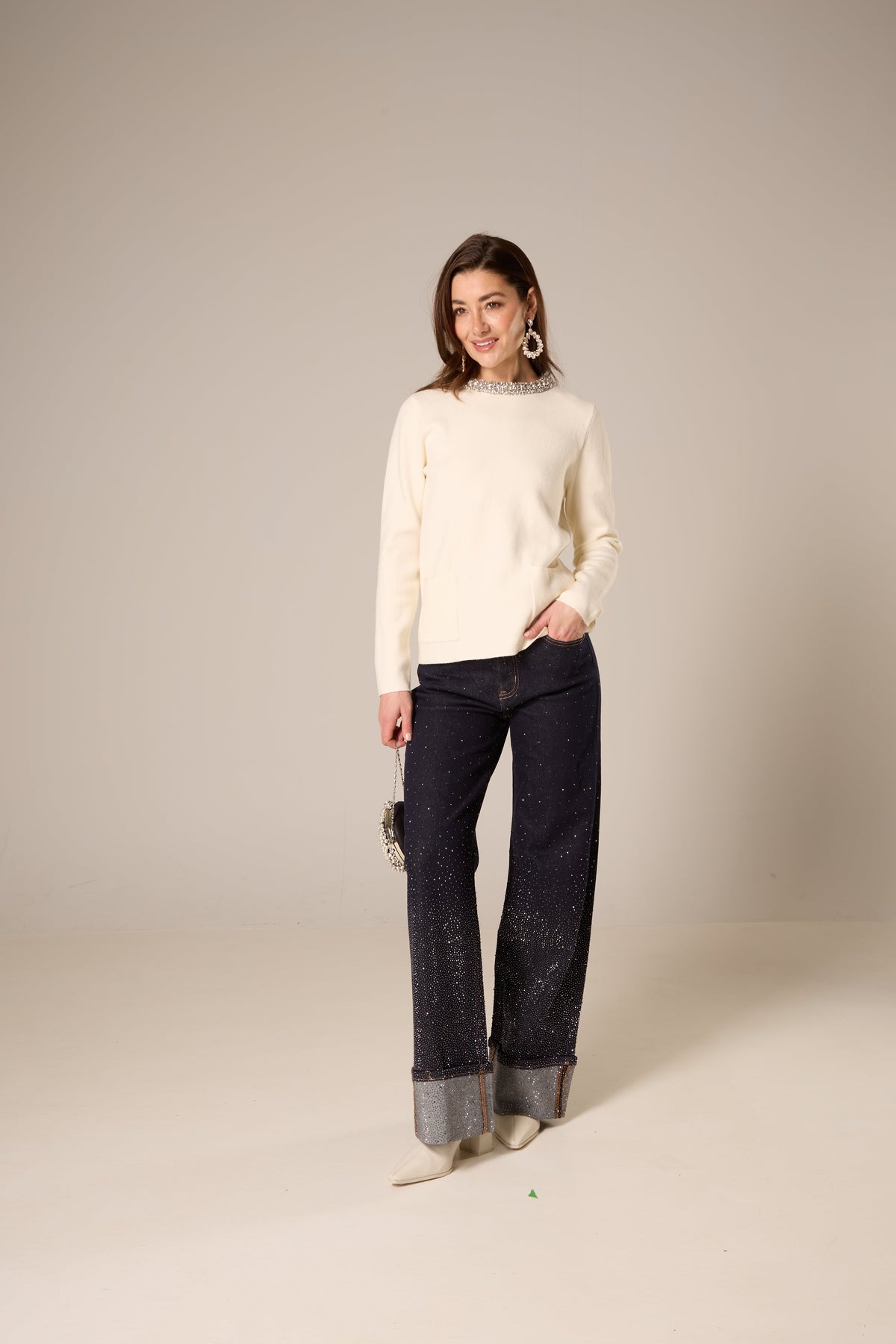 Jeans à jambe large ornés de cristaux et ourlet à revers – indigo foncé