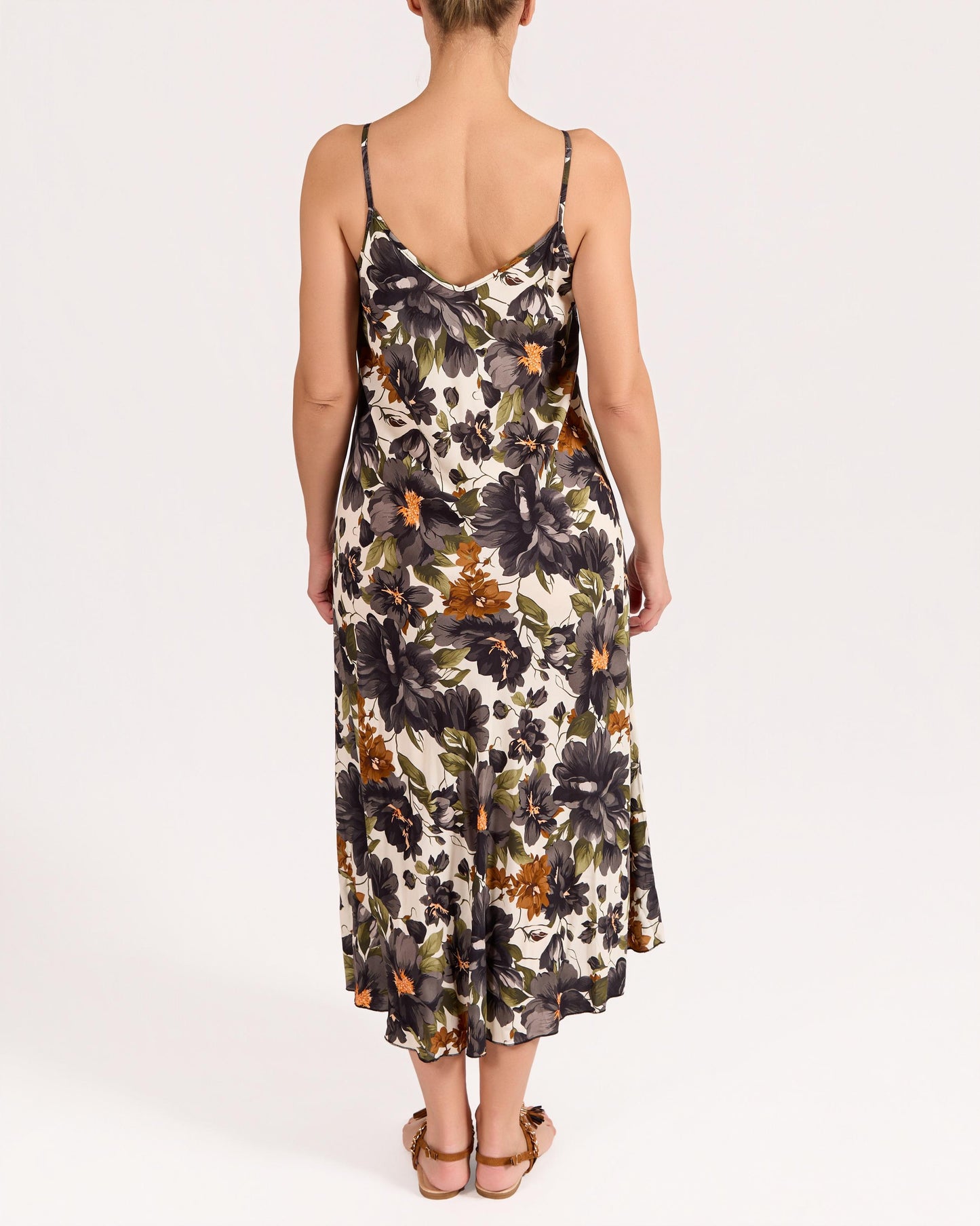 Robe maxi noire à fines bretelles avec imprimé floral