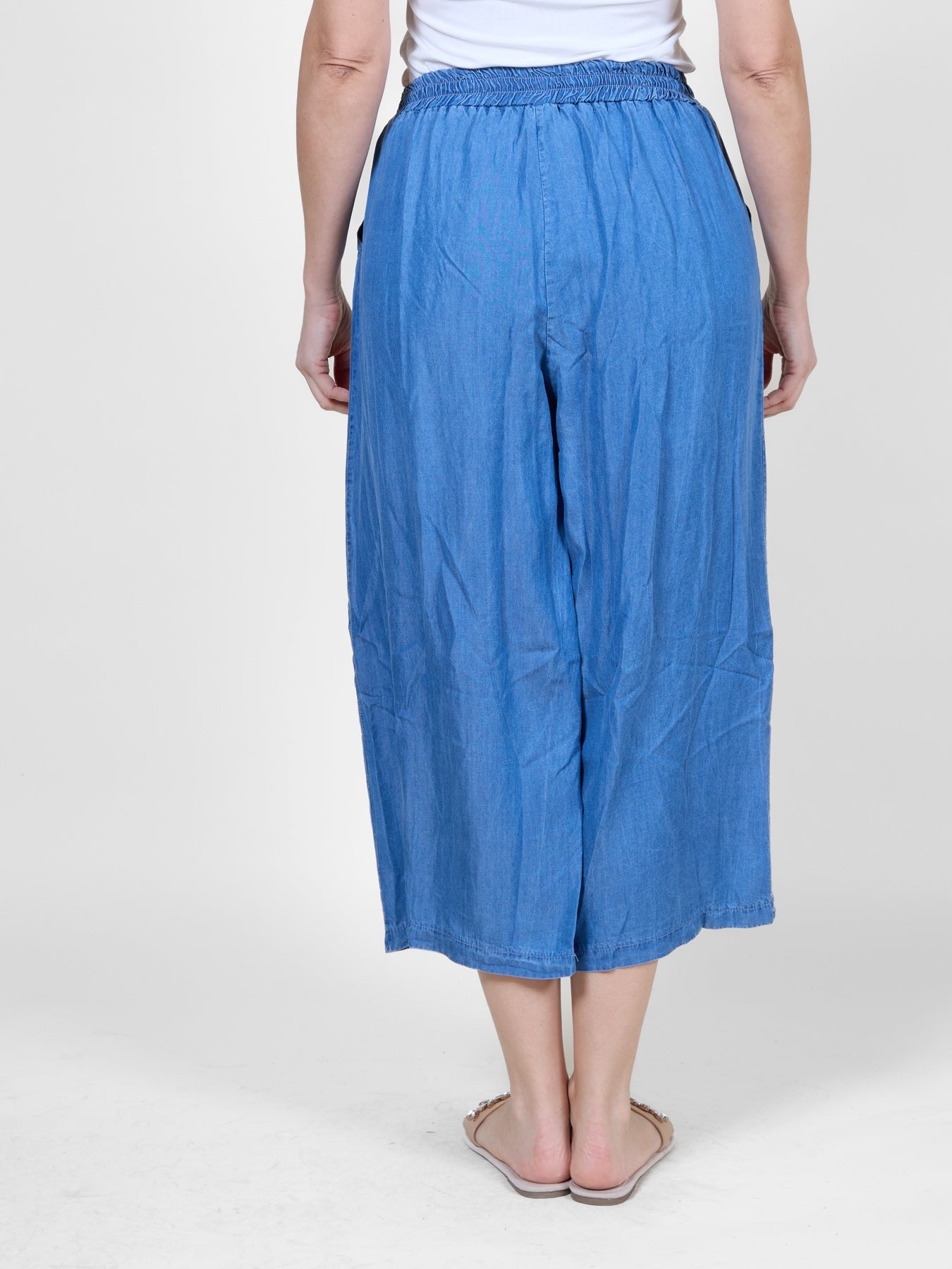 Pantalon en denim foncé à enfiler, longueur cheville