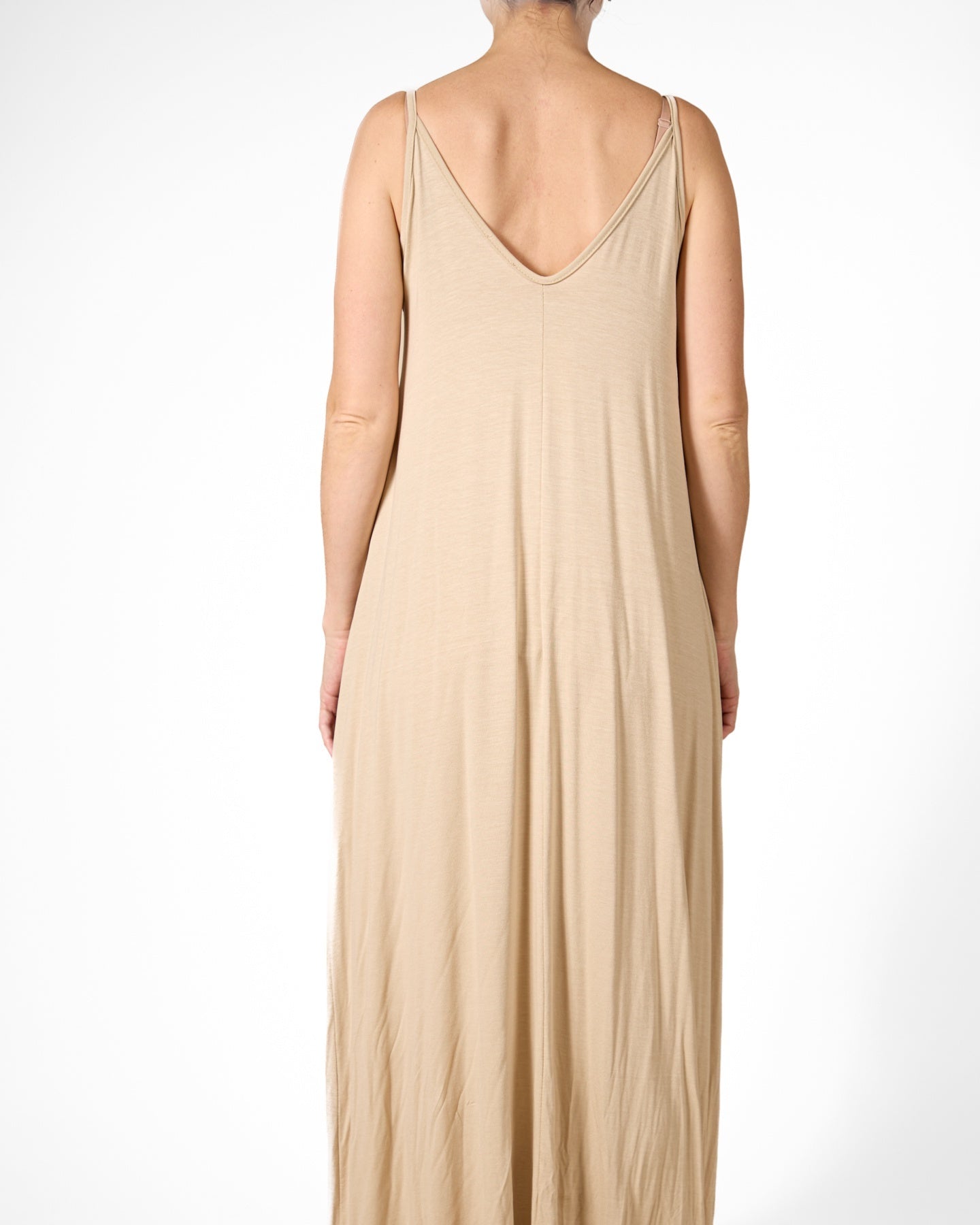 Robe longue beige à fines bretelles