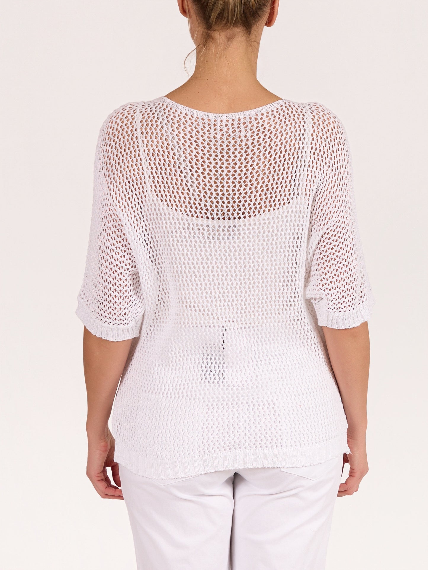 Pullover blanc en crochet à col en V avec motif cœur
