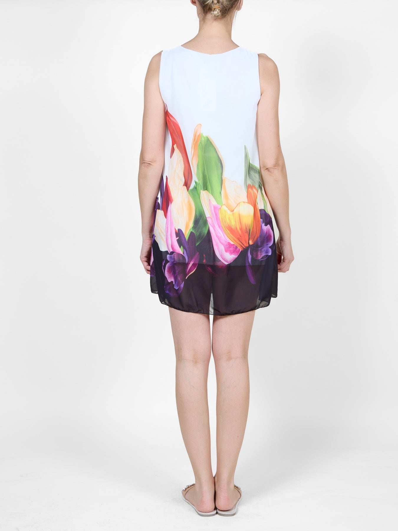 Robe blanche évasée sans manches à imprimé floral
