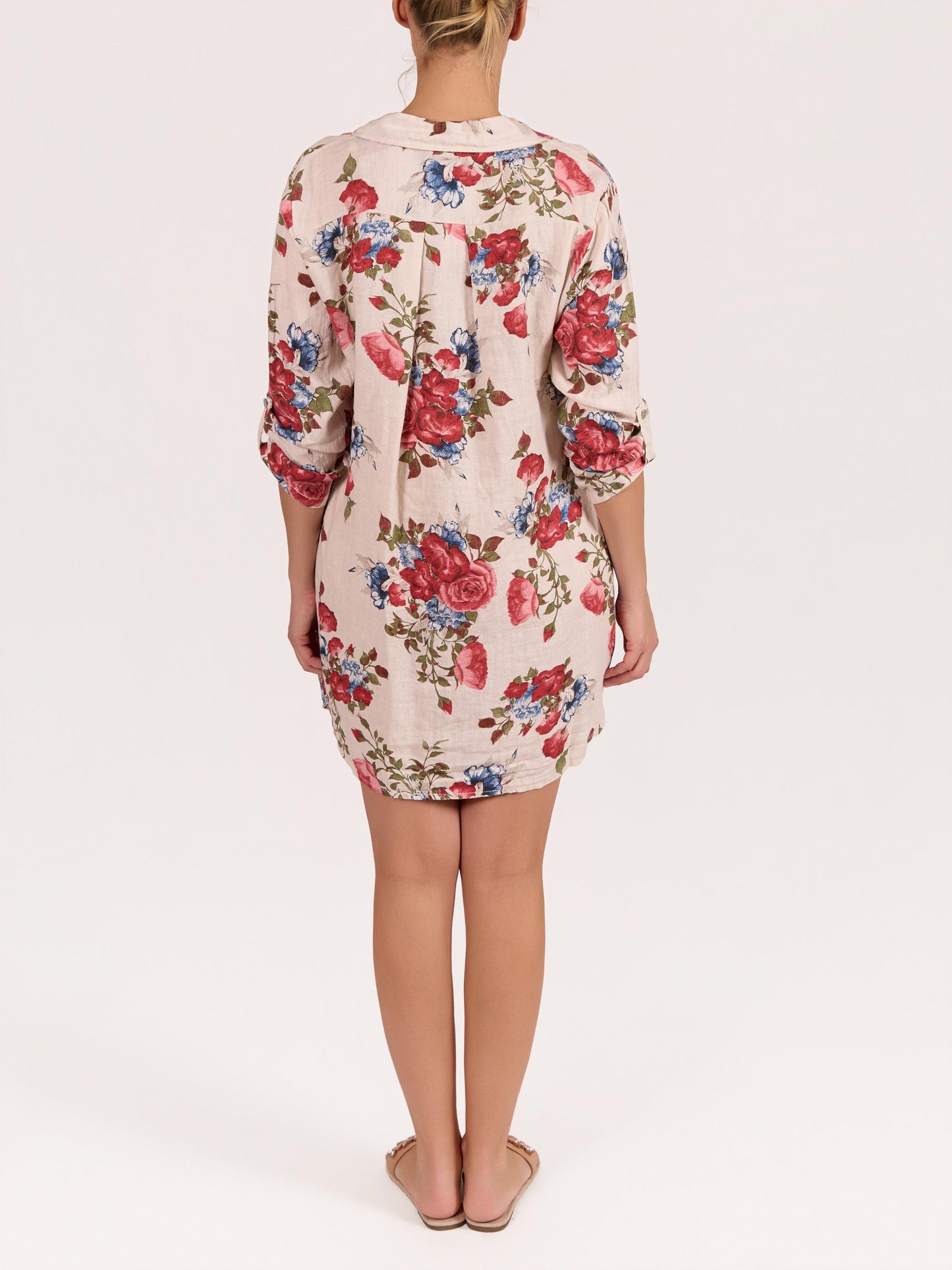Chemise beige boutonnée à l’avant à manches retroussables avec imprimé floral