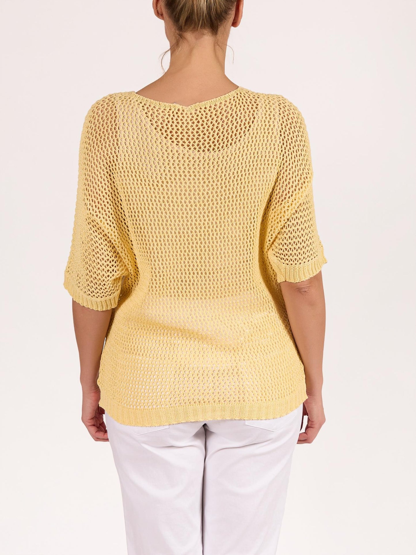 Pullover jaune en crochet à col en V avec motif cœur