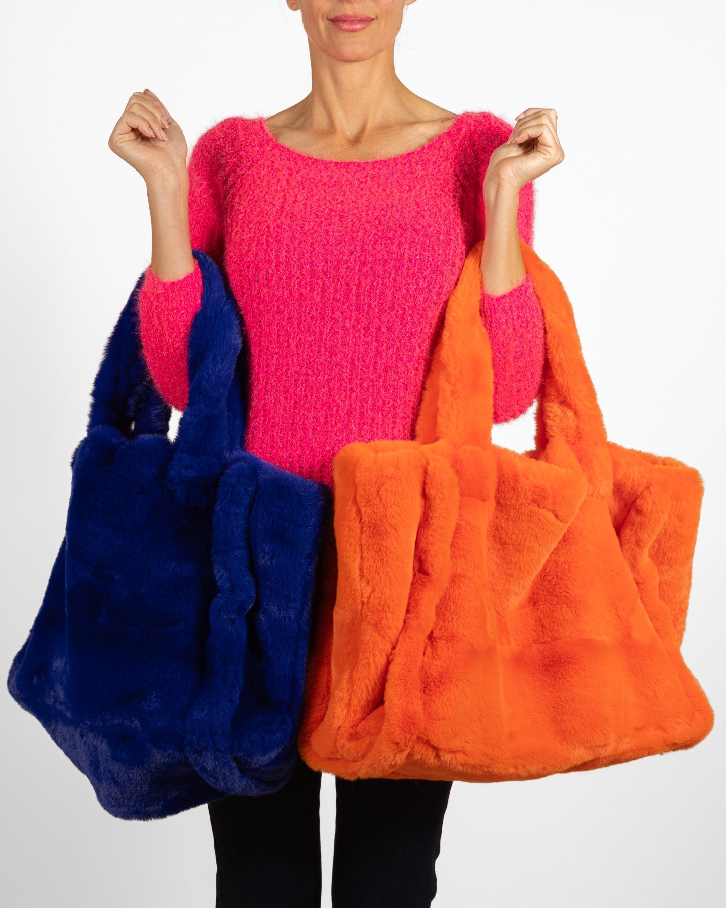 Pull en peluche rose fuchsia à col rond profond dans le dos et fentes latérales