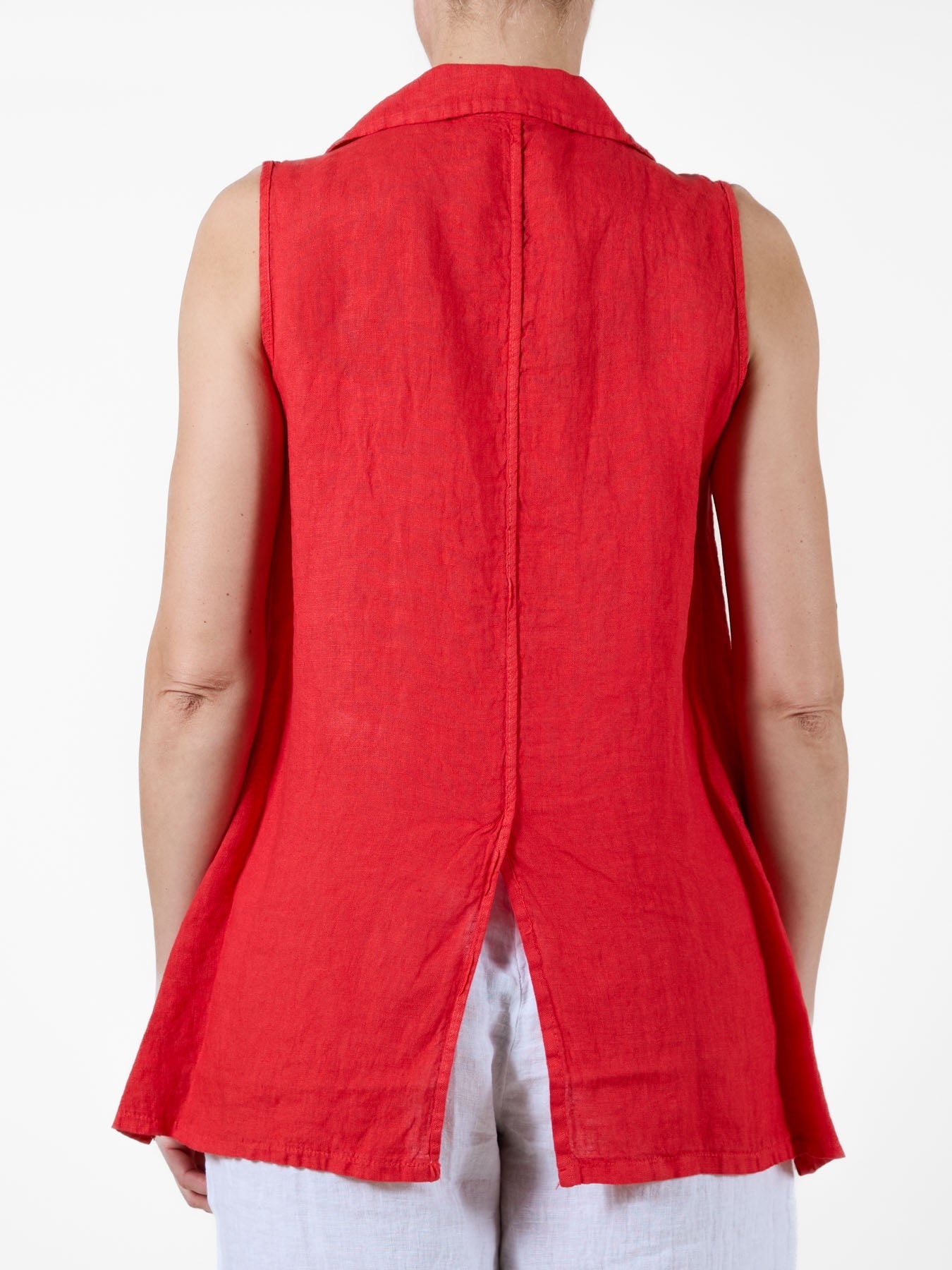 Gilet sans manches rouge à boutons sur le devant