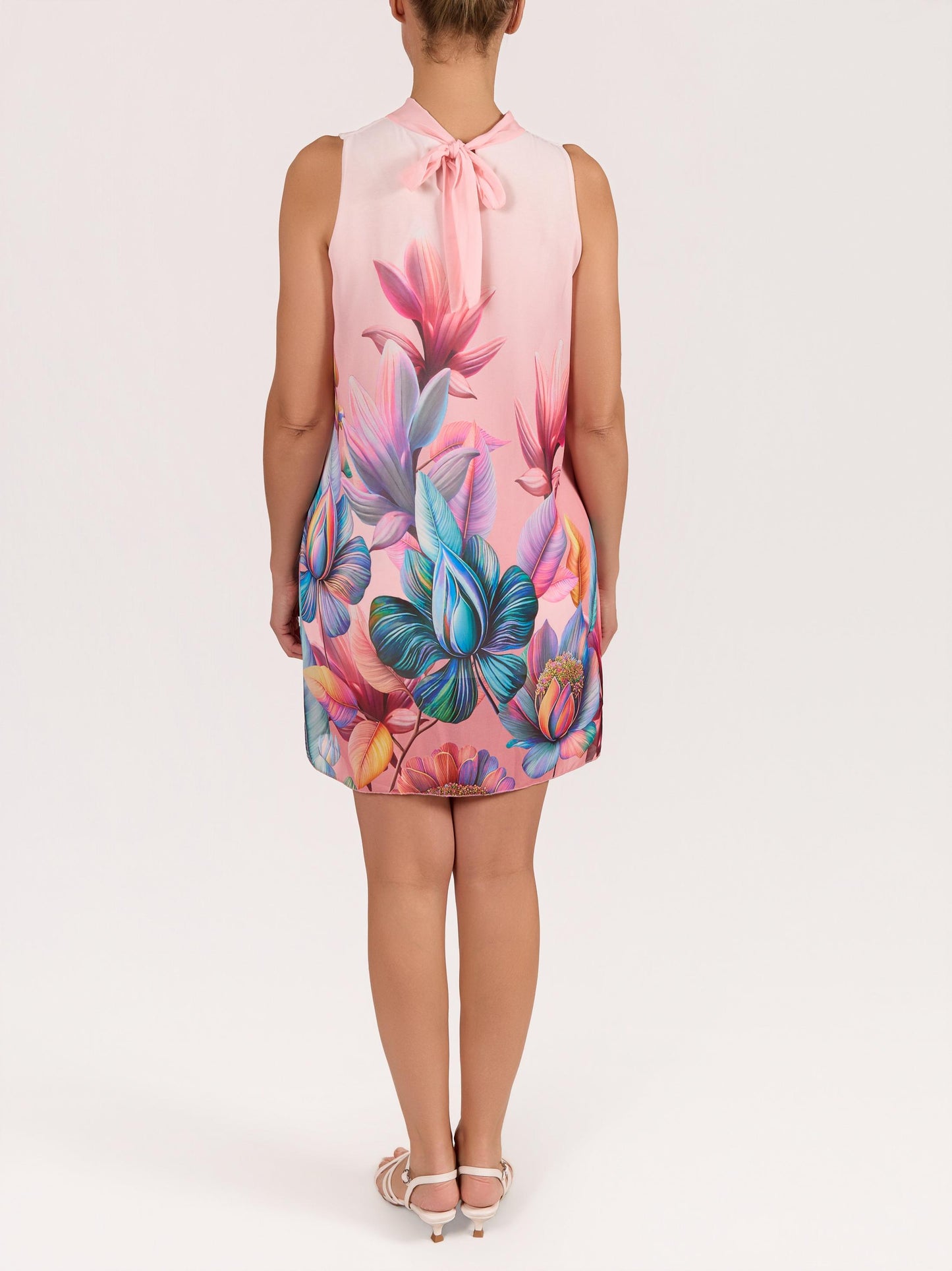 Robe carnation sans manches à nouer au dos avec imprimé floral