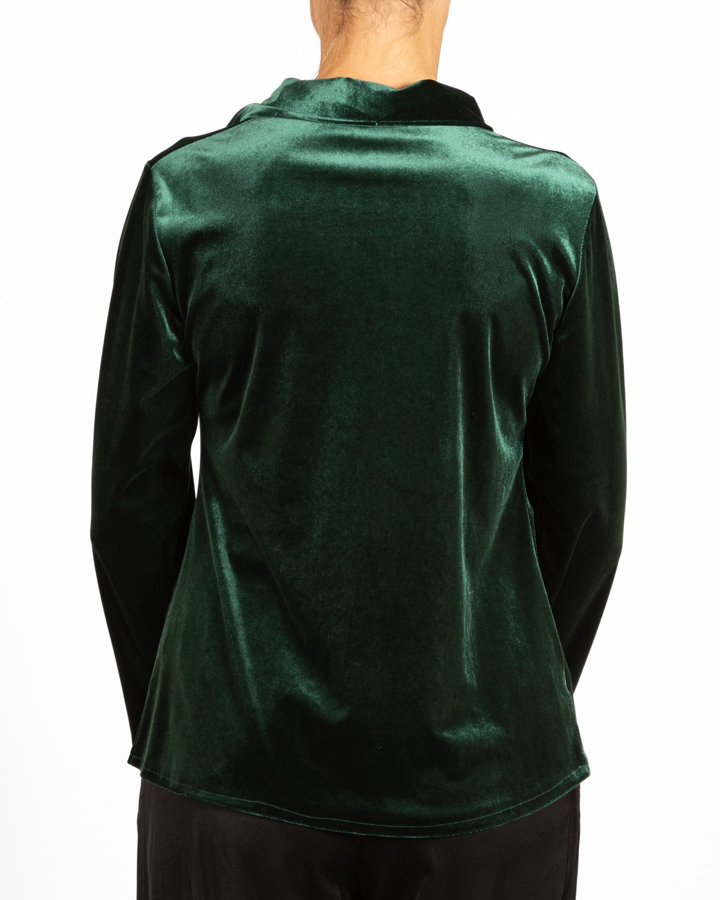 Chemisier en velours vert émeraude à boutons et fronces sur le devant, orné de plis sur le devant.