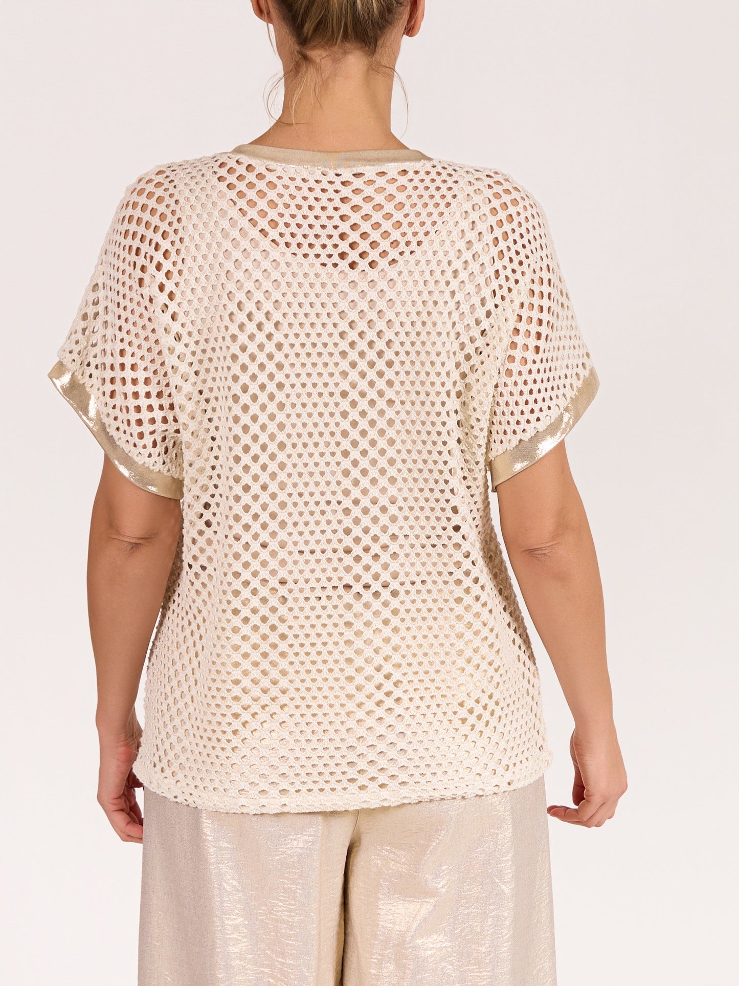 Pullover champagne en crochet à manches courtes avec bordure effet foil et ourlet asymétrique