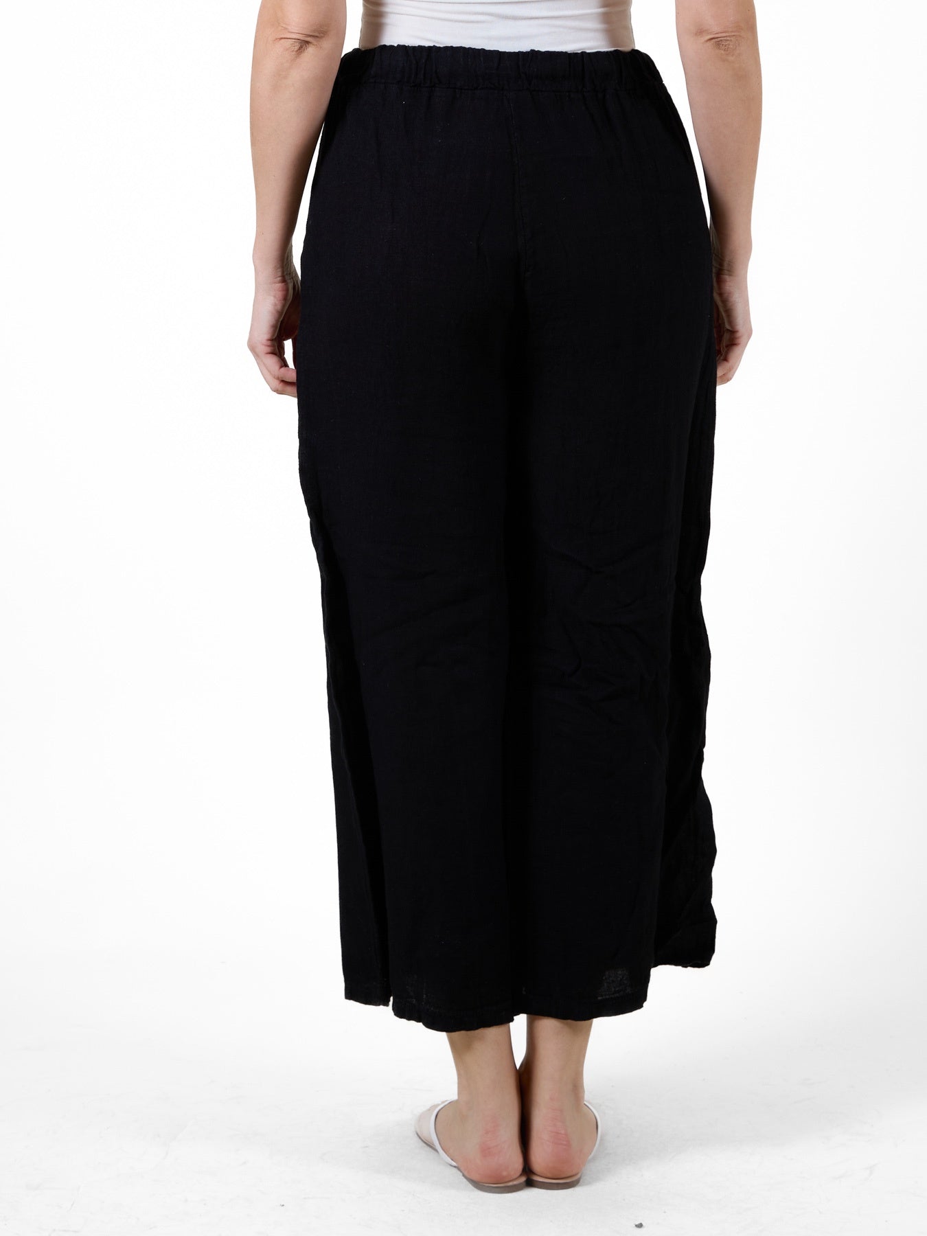 Pantalon de plage noir style lin avec taille à cordon.