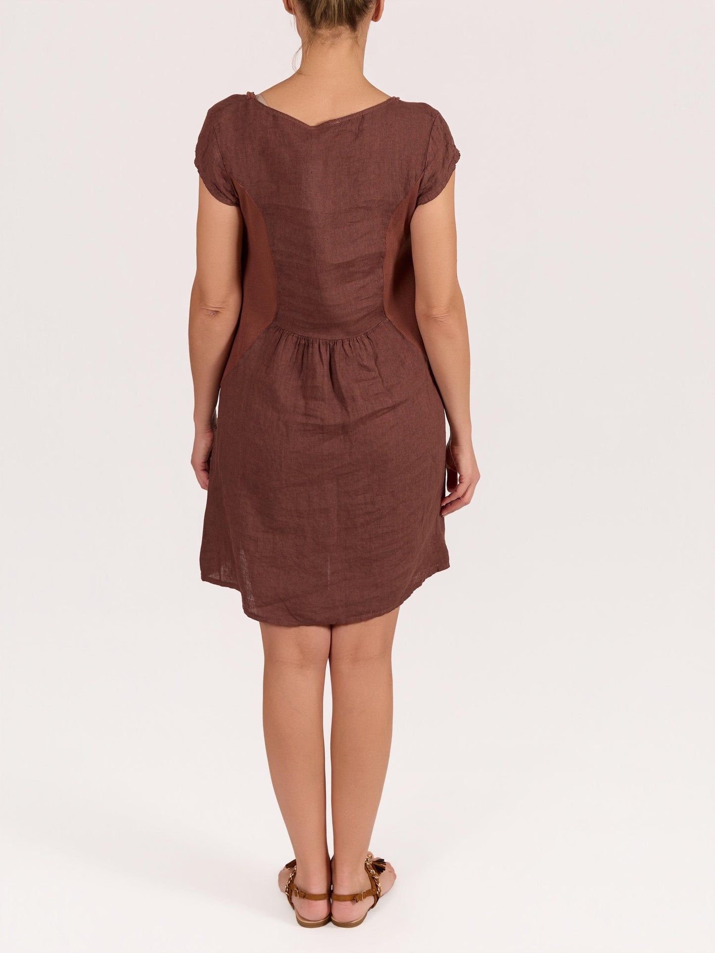 Robe espresso à manches capuchon avec col en V et détail de bordure