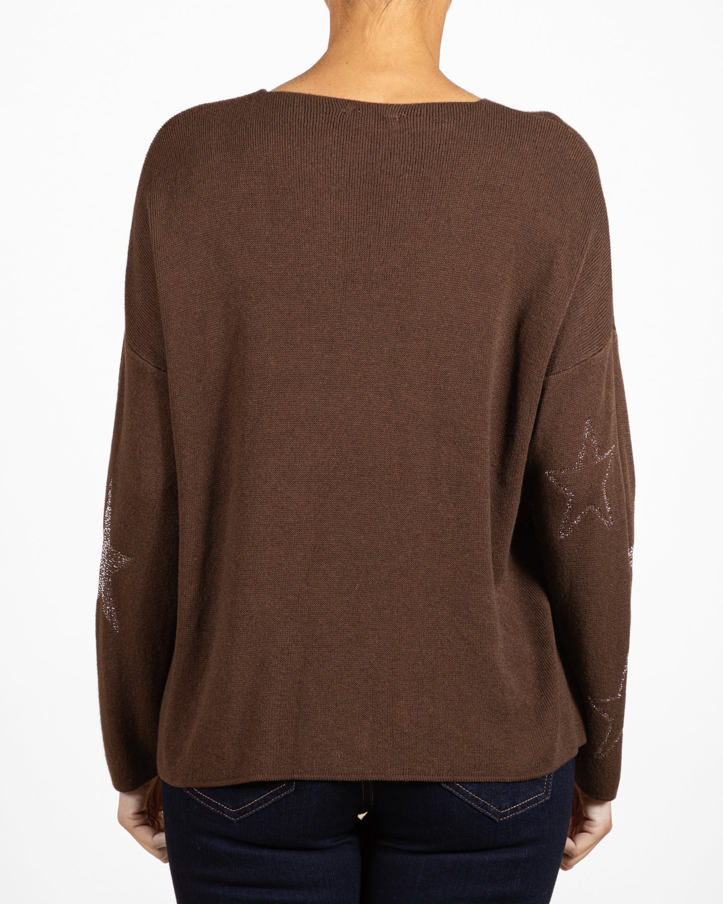 T-shirt espresso à col en V, épaules tombantes et manches longues ornées d'étoiles en lurex.