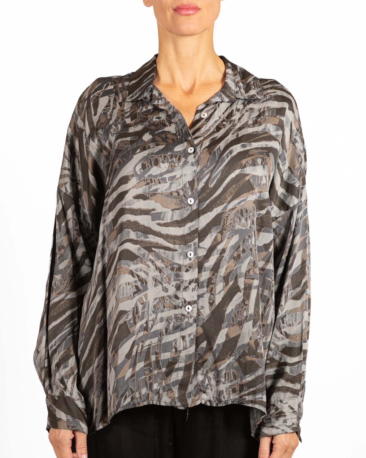 Haut imprimé animalier à boutons en pierre sur le devant