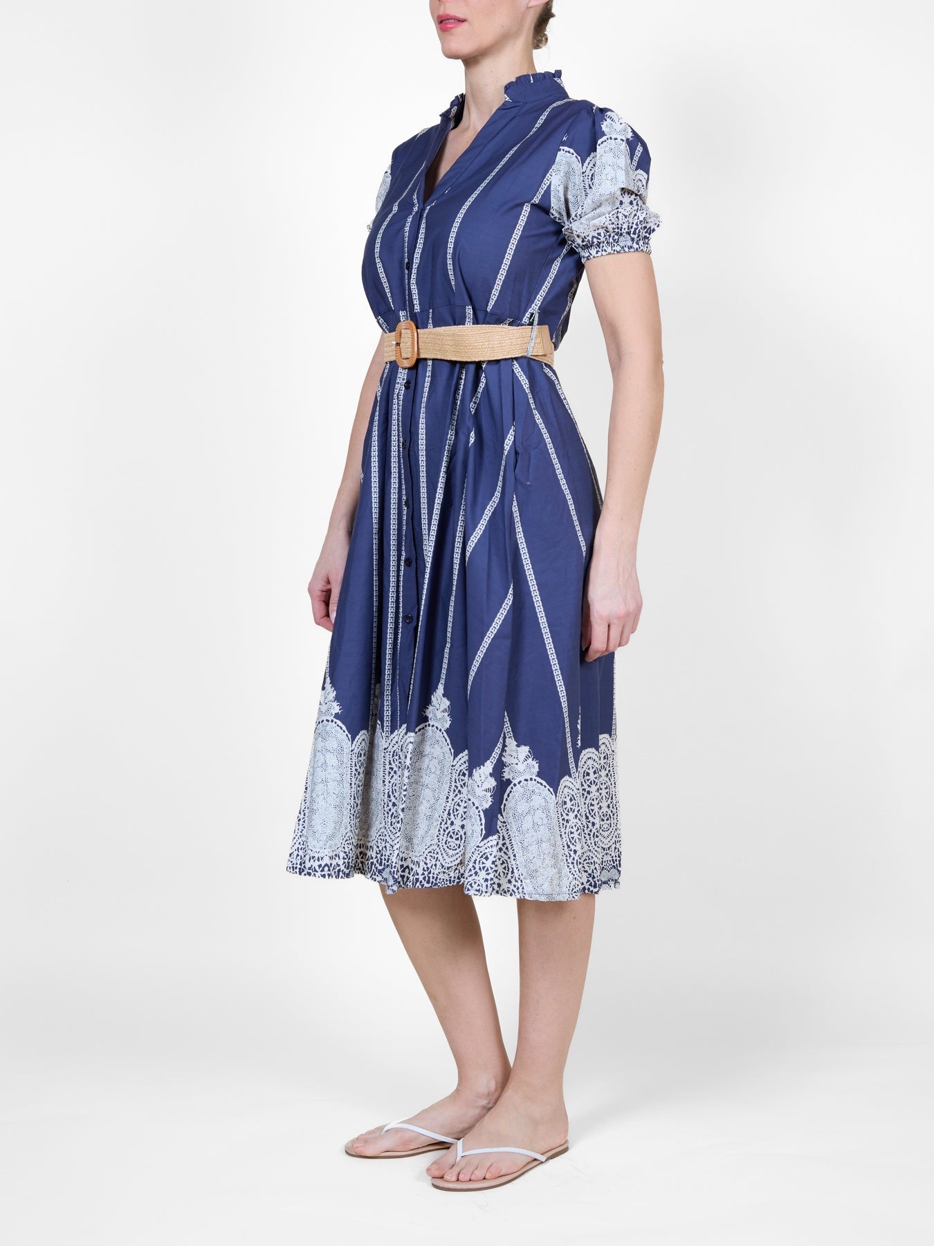 Robe-chemise midi boutonnée bleu nuit avec ceinture tissée