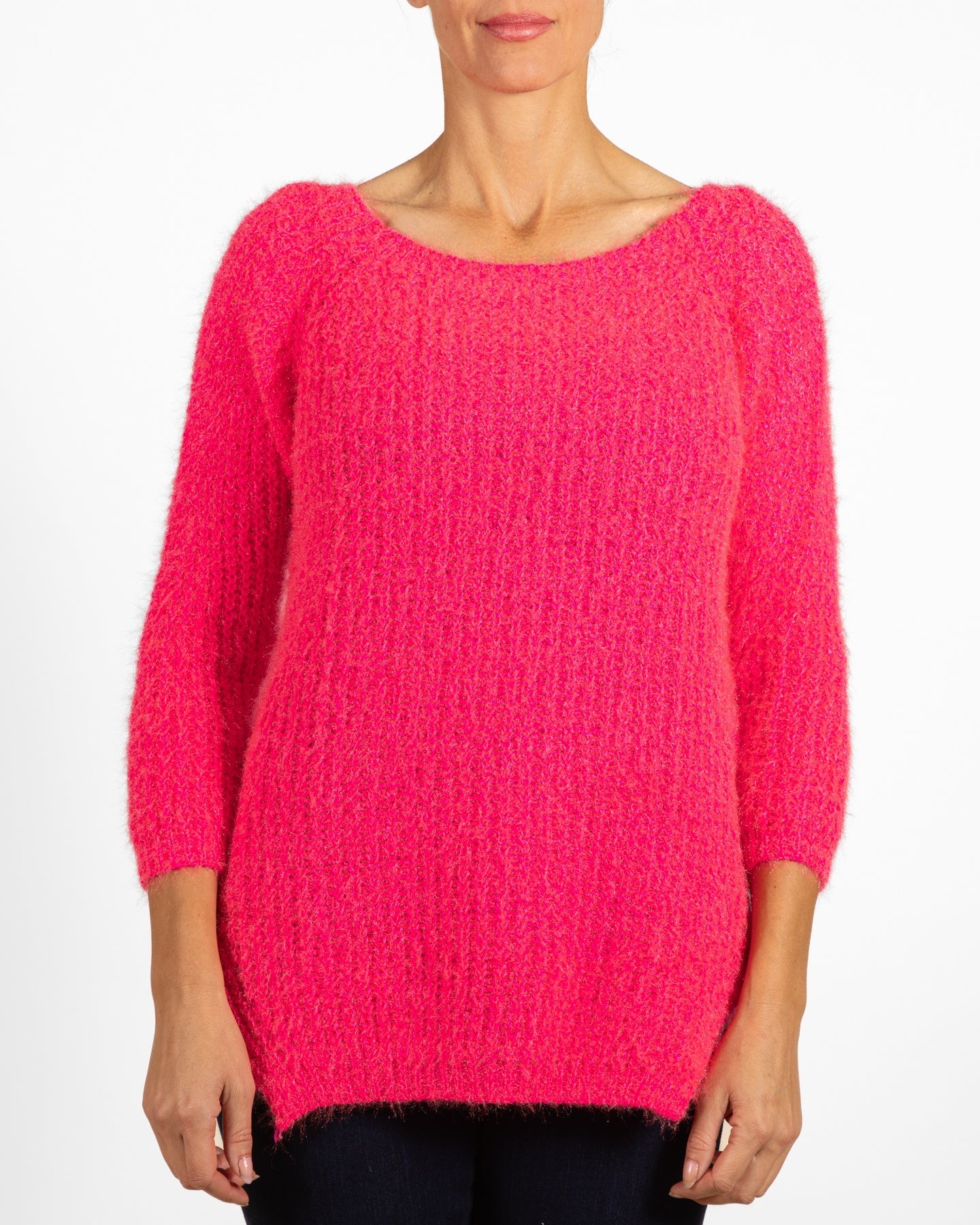 Pull en peluche rose fuchsia à col rond profond dans le dos et fentes latérales
