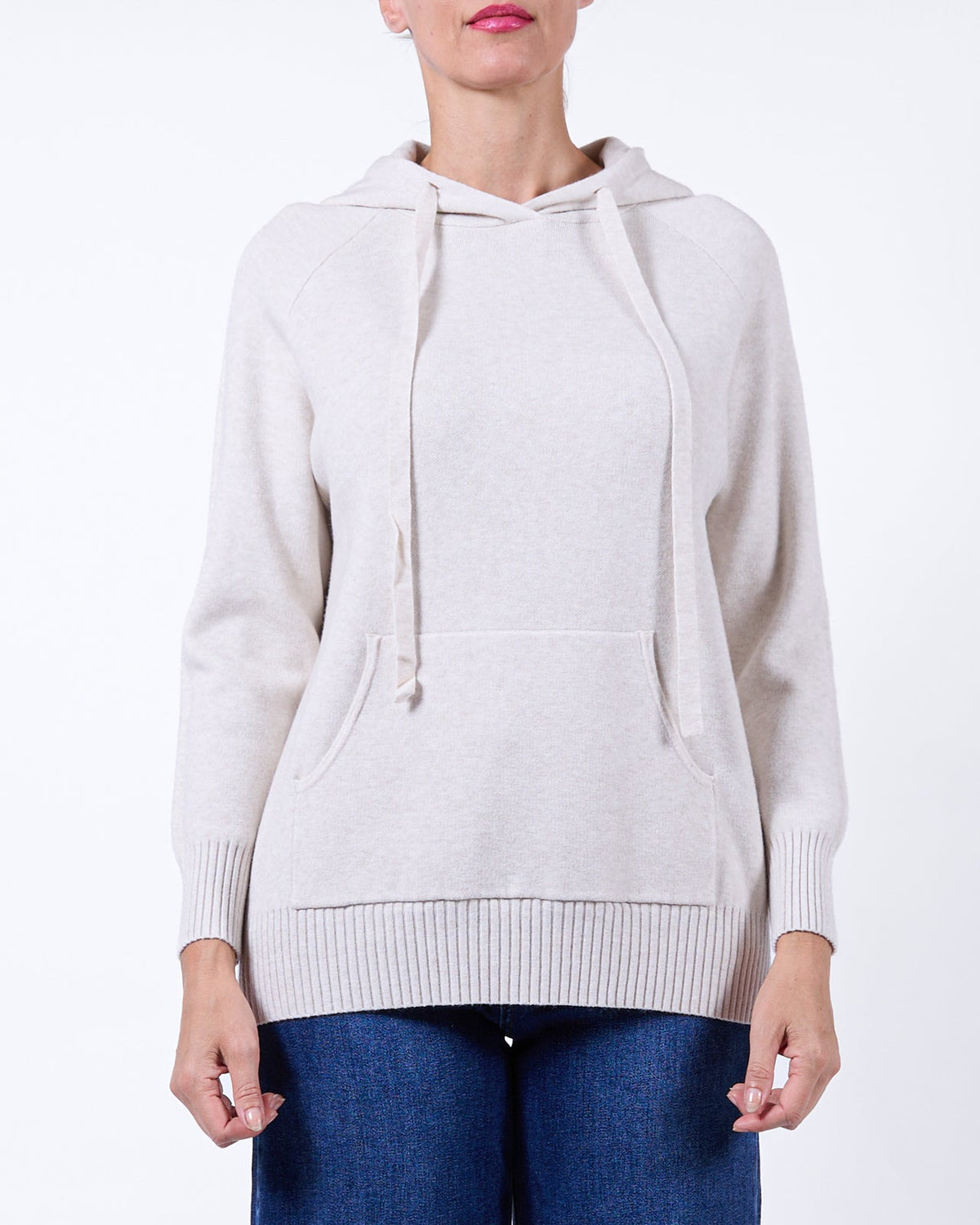 Pull beige à capuche, cordon de serrage, poche kangourou, manches longues et finitions côtelées