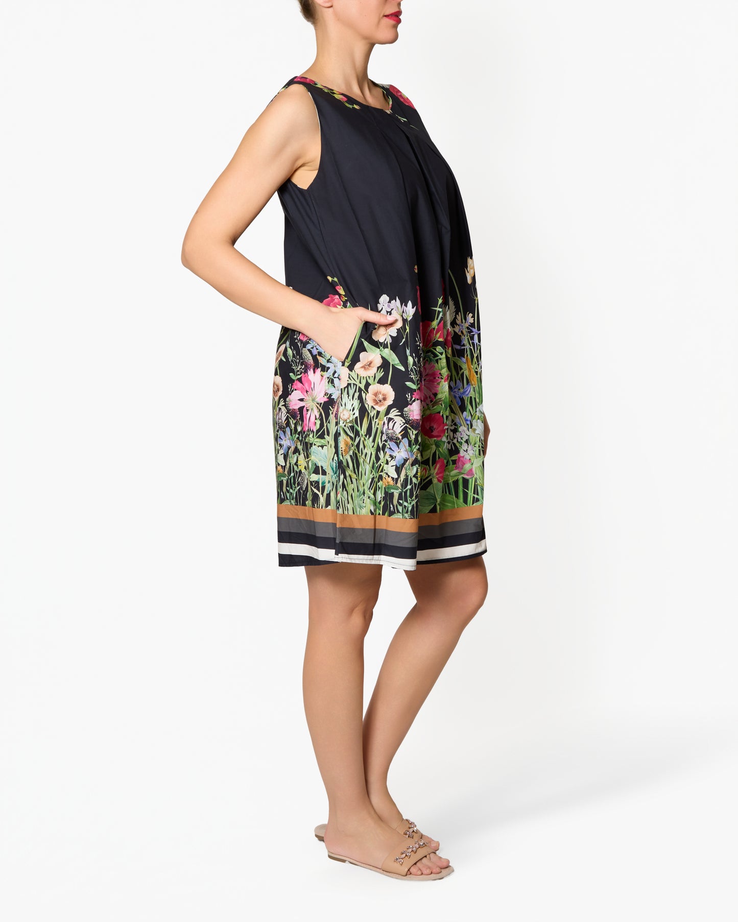 Robe midi noire sans manches avec bas floral