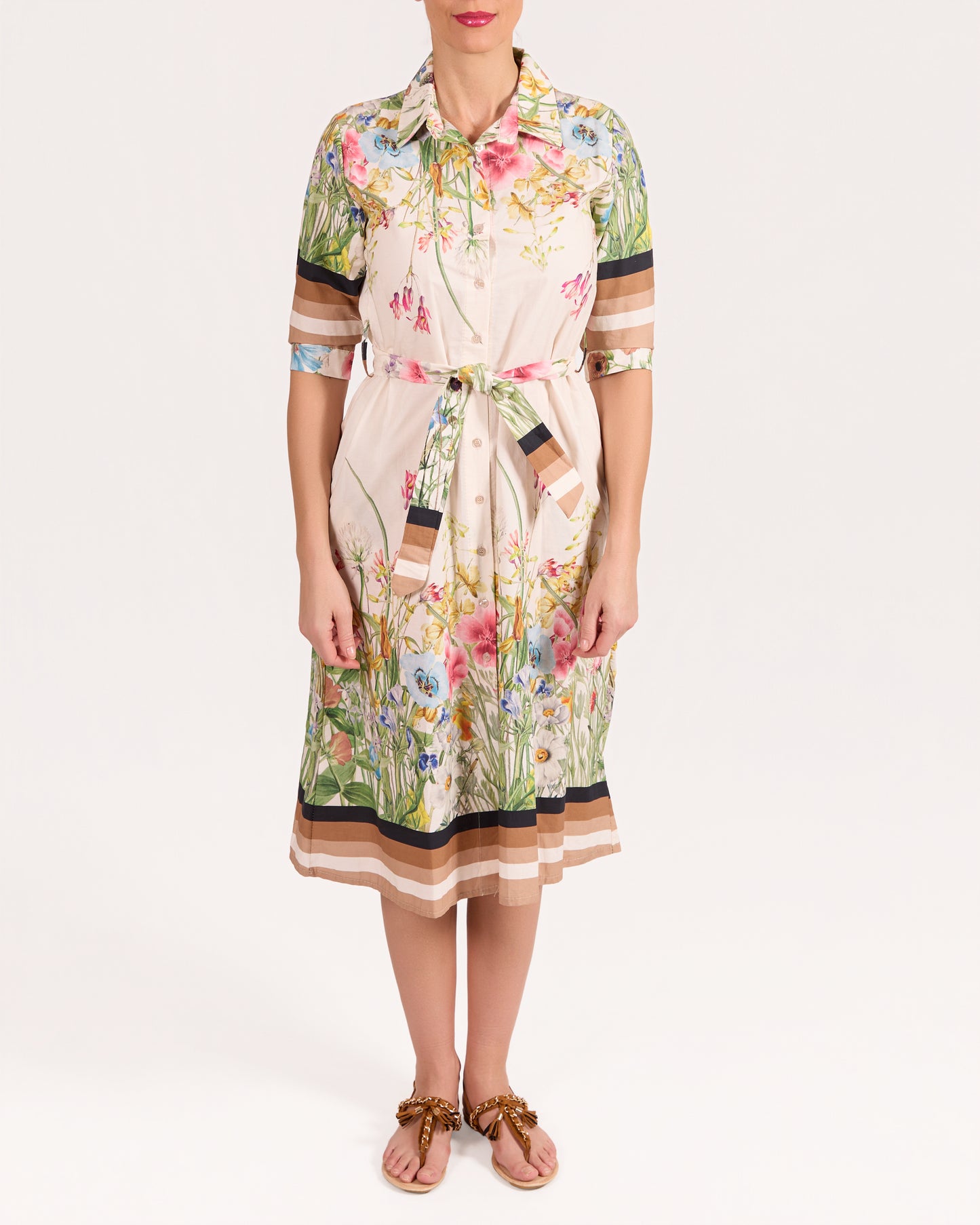 Robe champagne à manches 3/4 avec bordure florale et lien à l’avant