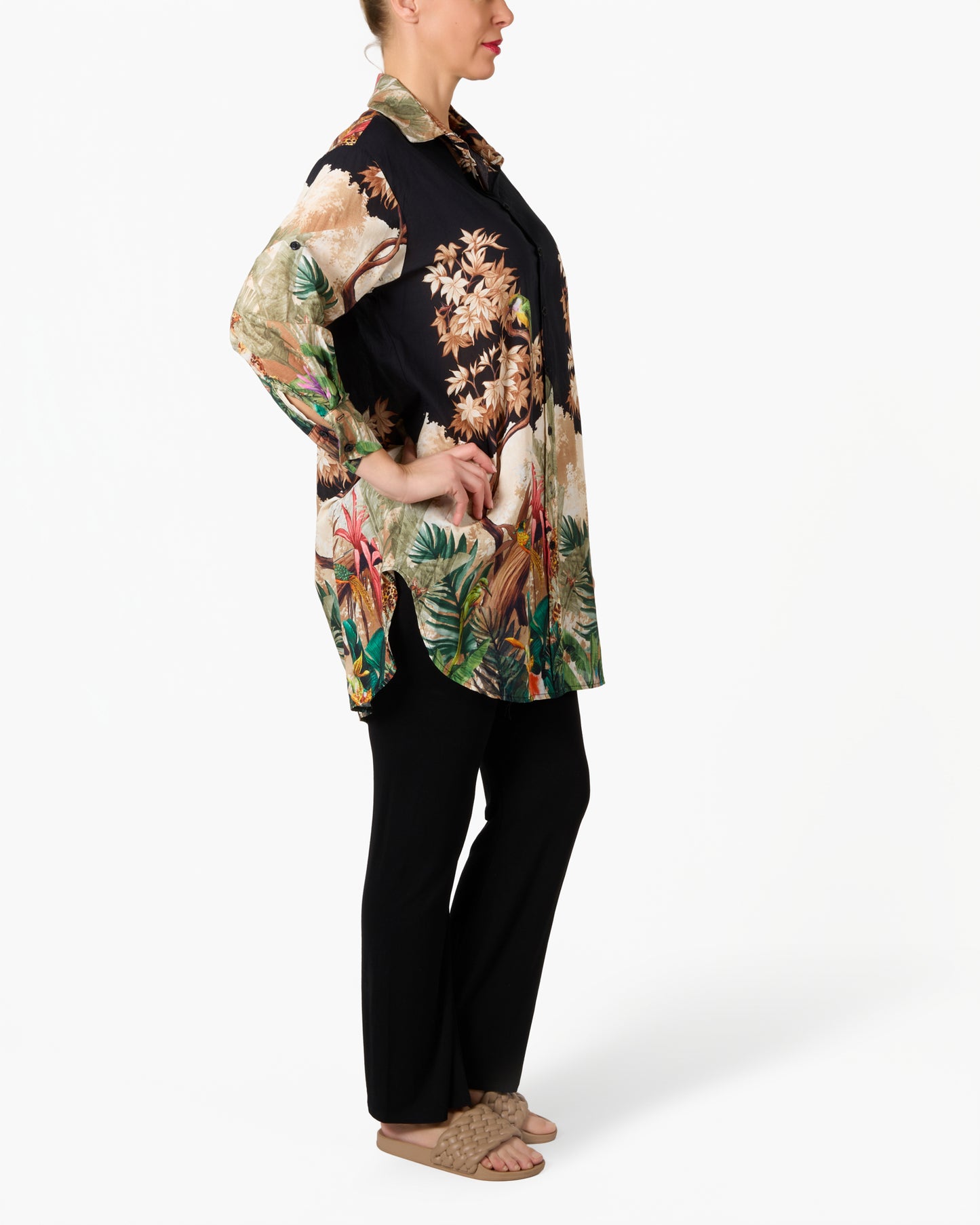 Blouse longue boutonnée à l’avant noire imprimé jungle tropicale