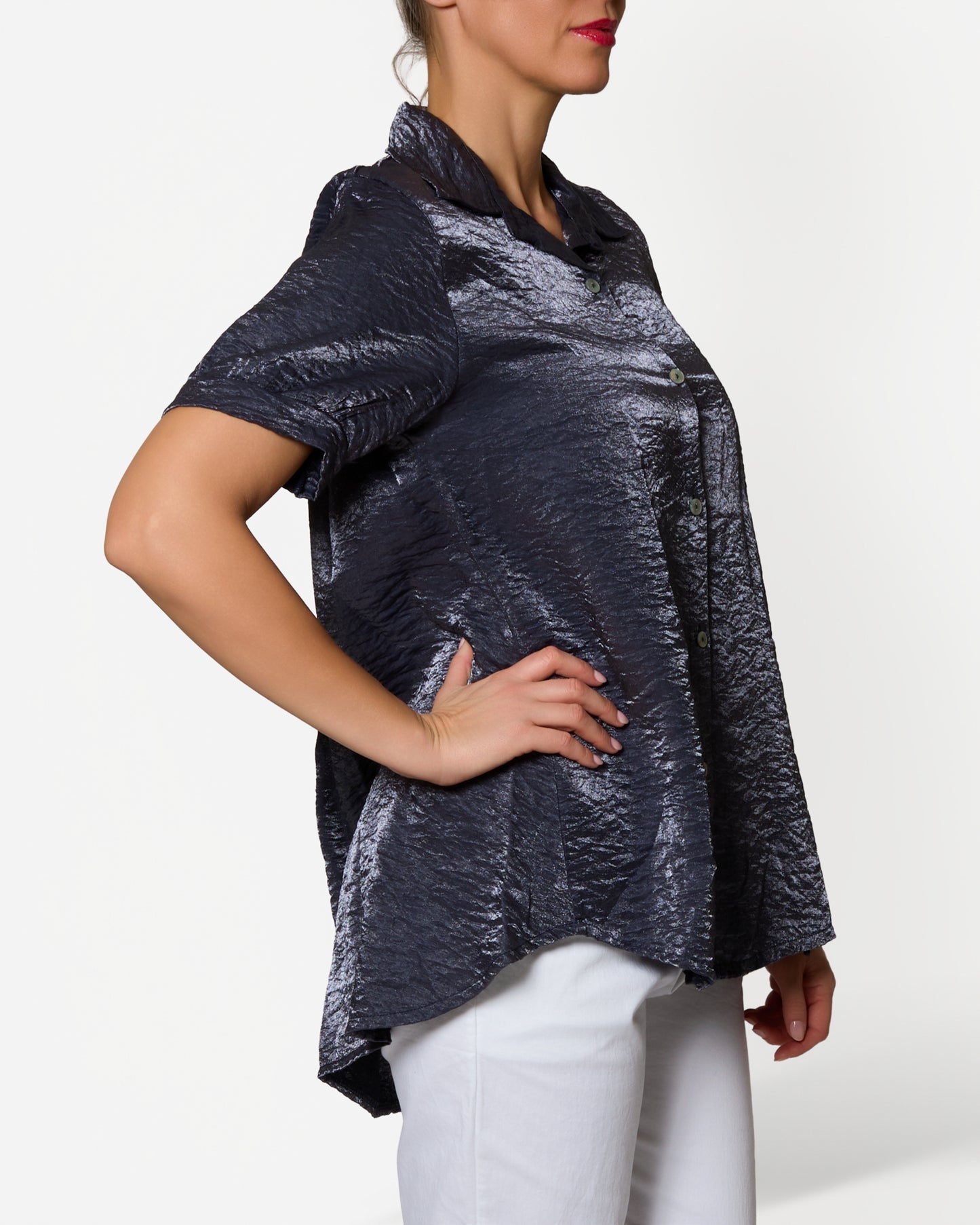 Blouse midnight à manches courtes boutonnée avec fini métallisé