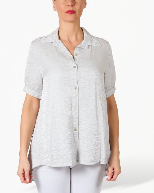 Blouse gris perle à manches courtes boutonnée avec fini métallisé