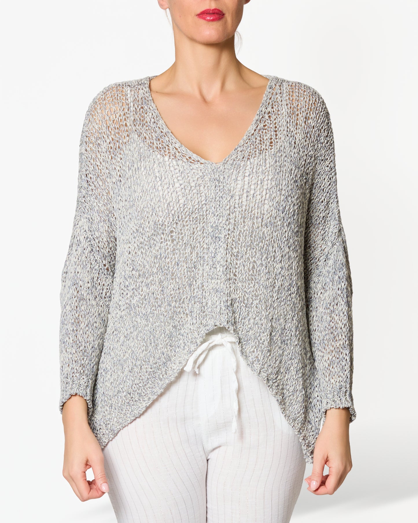 Pull en crochet à col en V bleu à épaules tombantes avec fil lurex