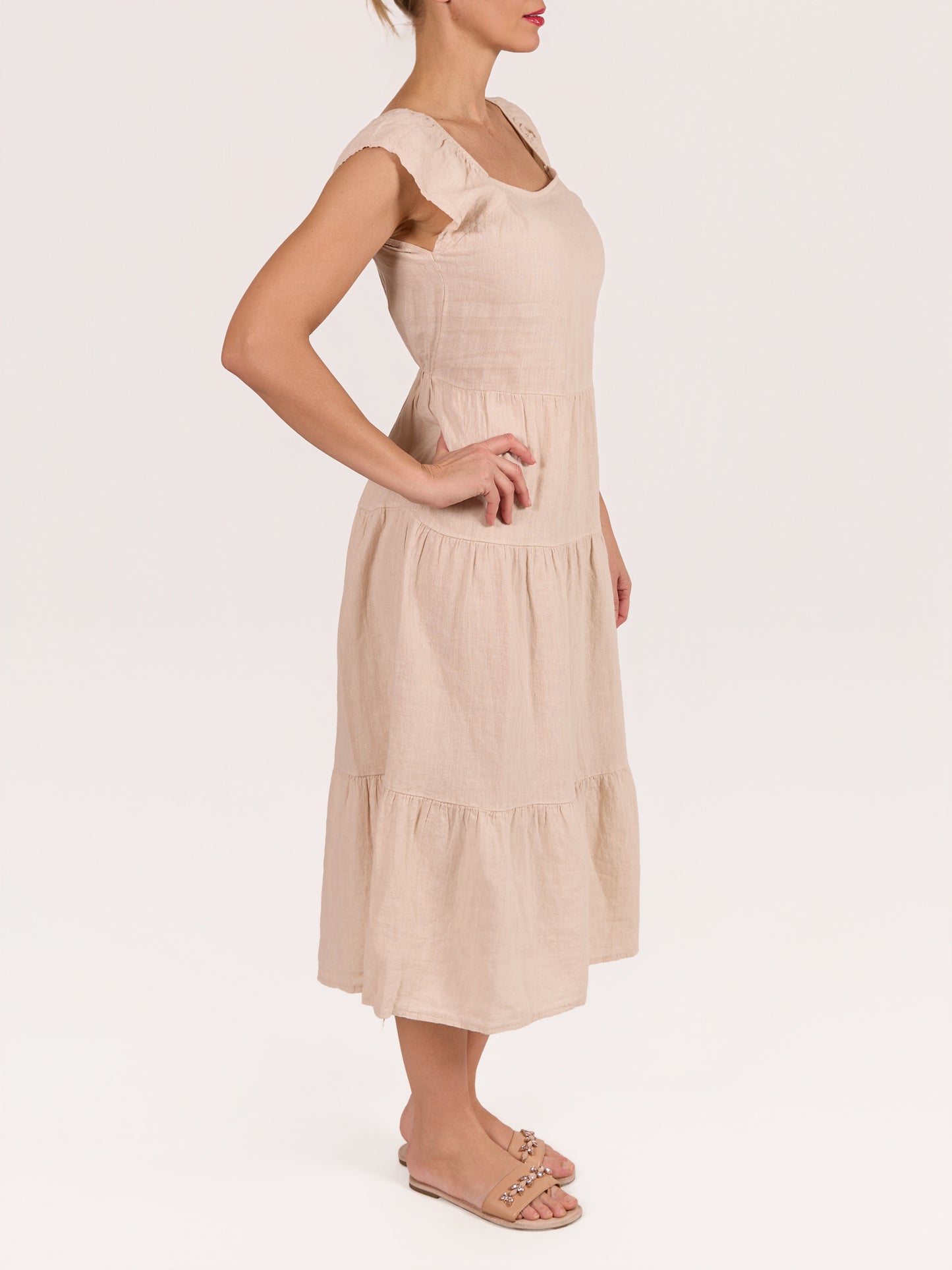 Robe paysanne en lin 100% beige à volants