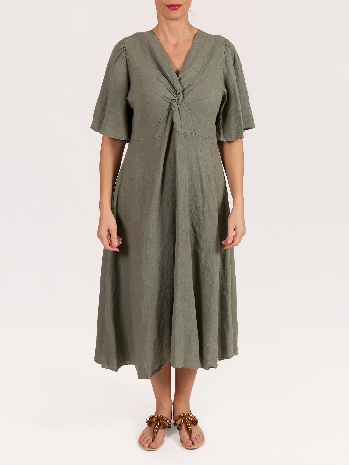 Robe paysanne kaki 100% lin à manches courtes et lien à l’avant
