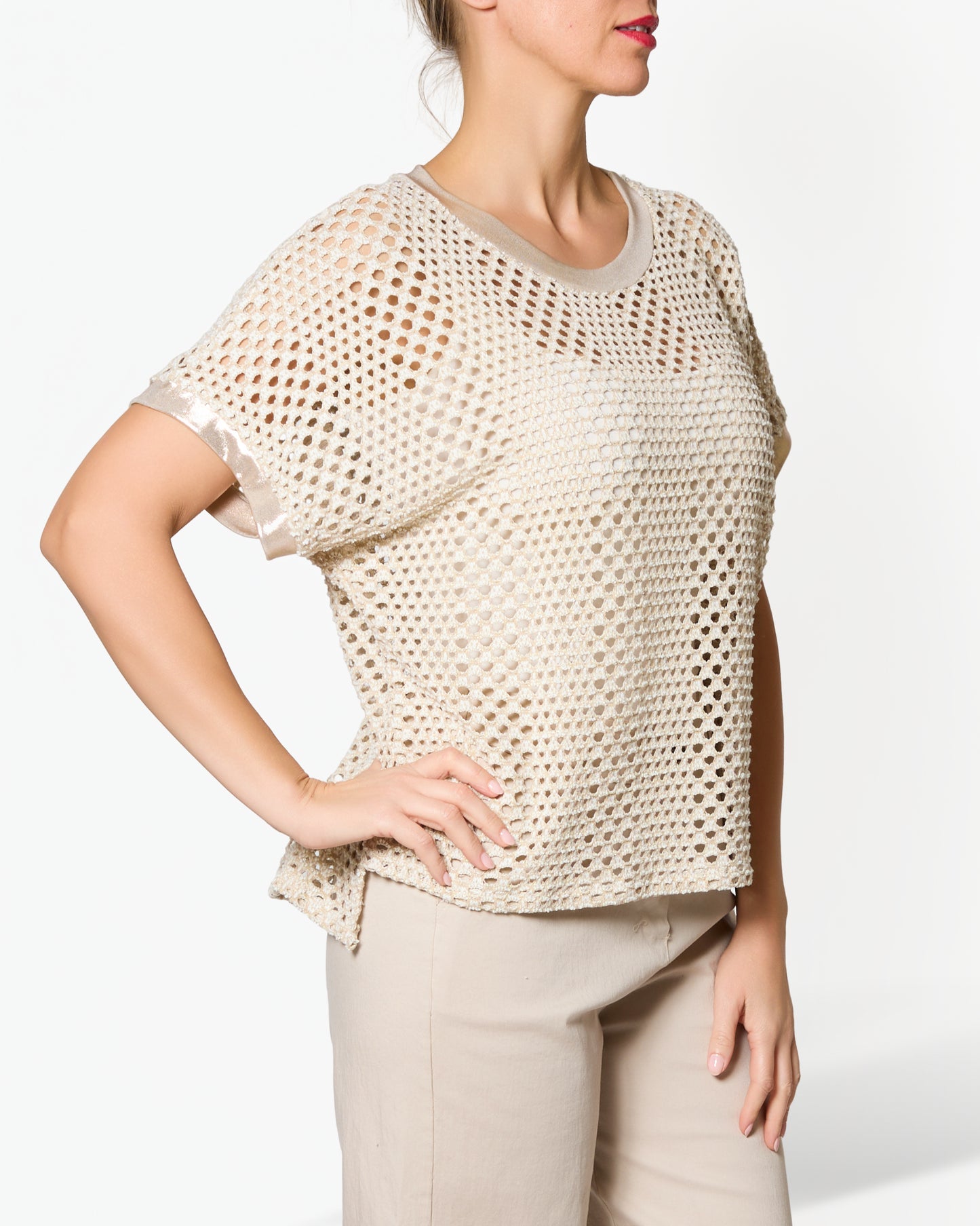 Pullover beige en crochet à manches courtes avec bordure effet foil et ourlet asymétrique