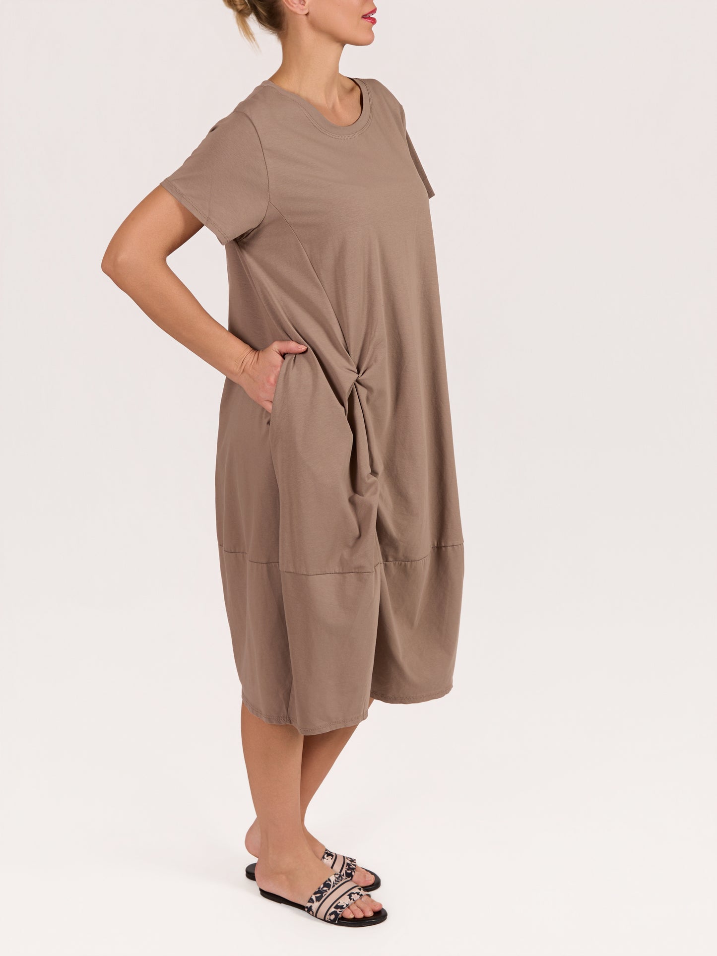 Robe t-shirt cappuccino bleu à poches plissées