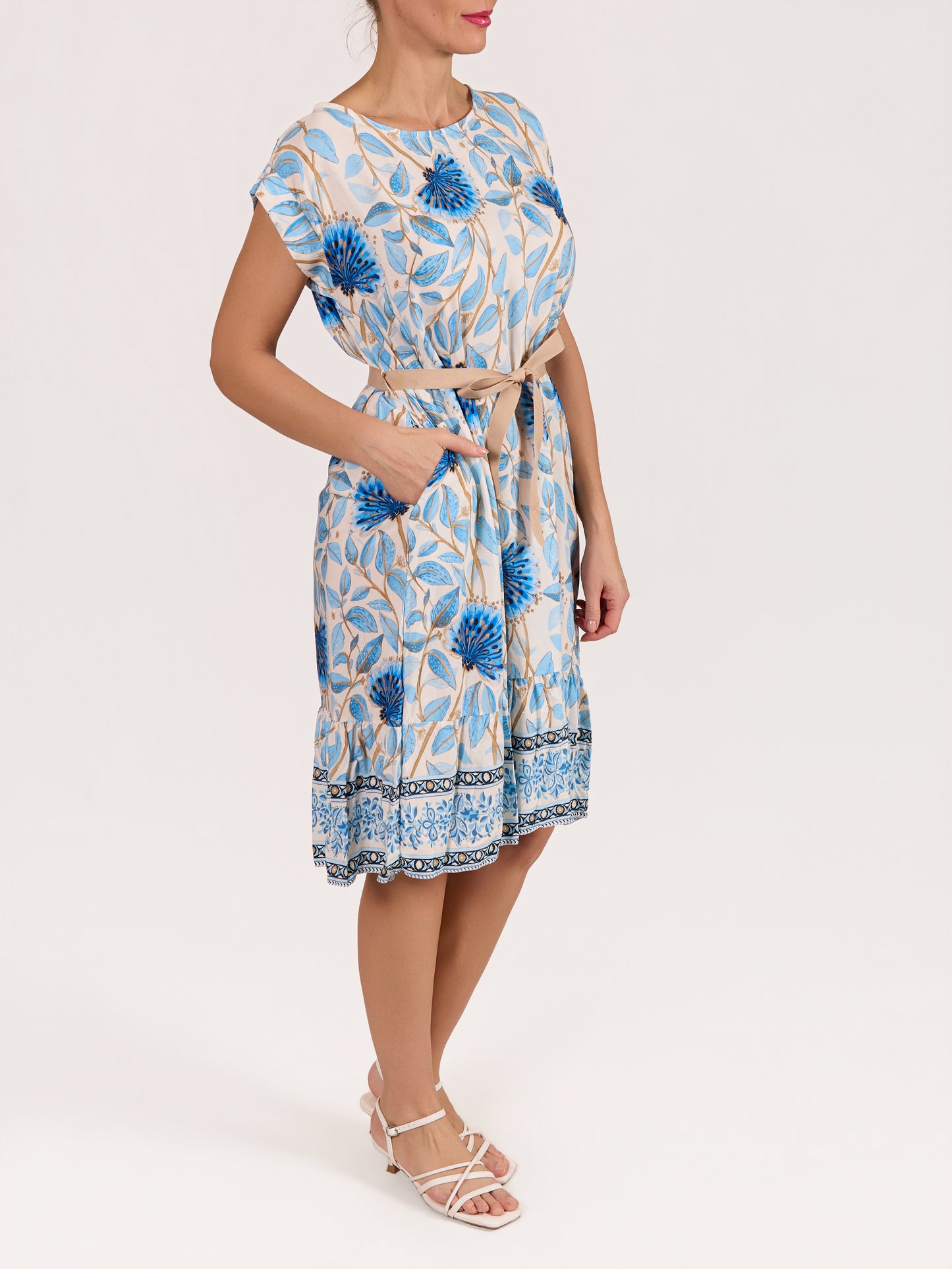 Robe ceinturée ruban paon imprimé tropical feuilles