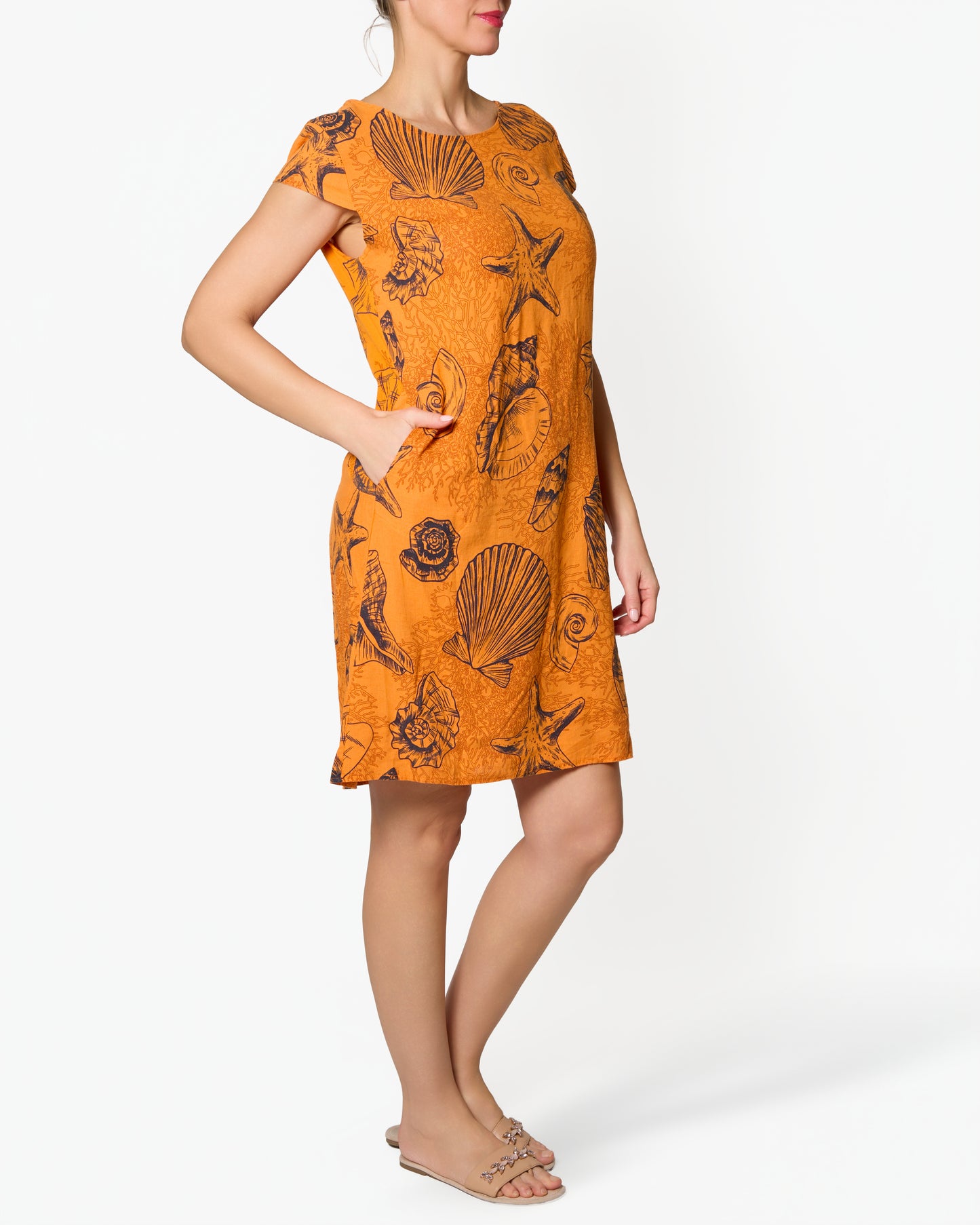 Robe orange à manches capuchon avec imprimé coquillages et côtés en maille côtelée