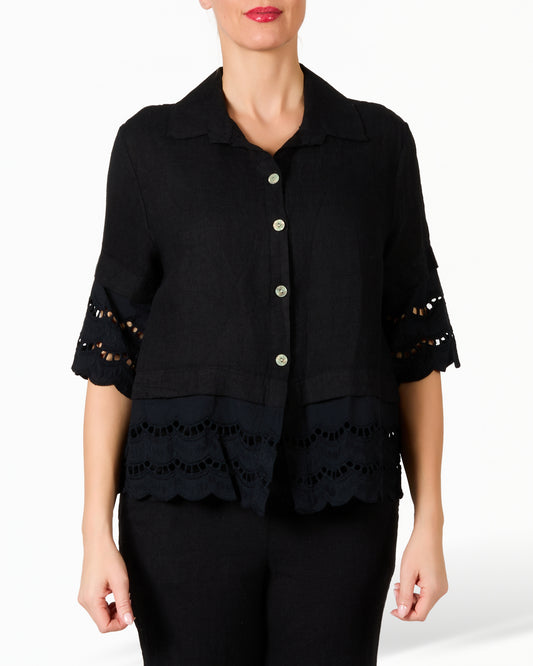 Blouse noire en lin et dentelle boutonnée