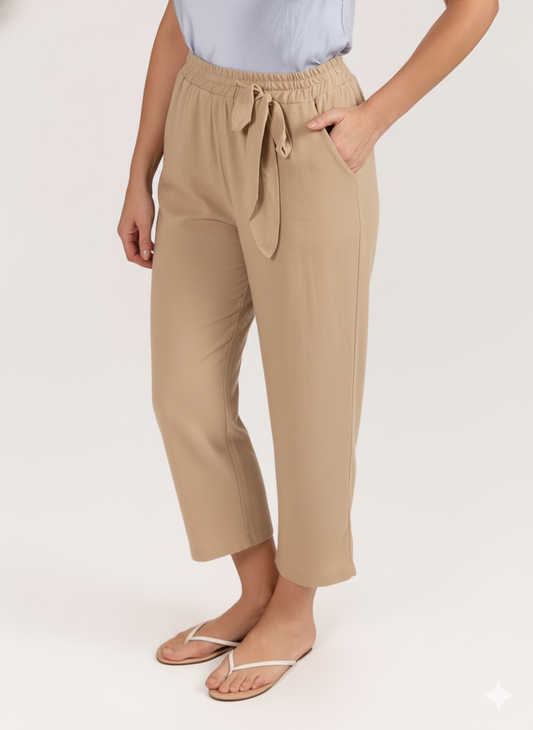 Pantalon de plage fluide écourté beige avec lien à nouer à l’avant