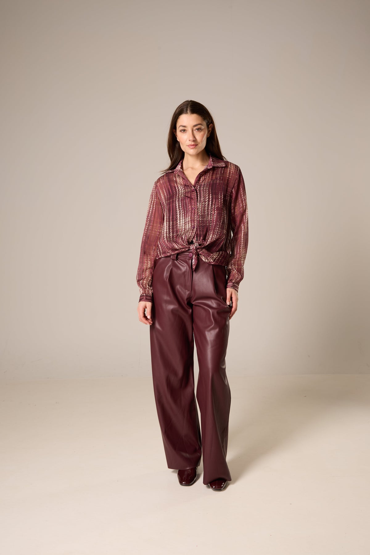 Blouse bordeaux à nouer avec boutons, lurex, imprimé multicolore