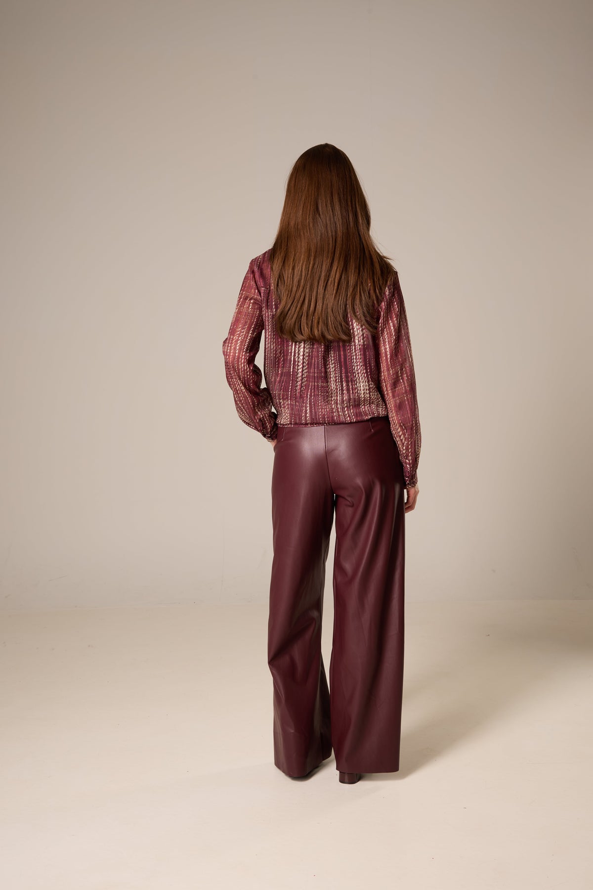 Blouse bordeaux à nouer avec boutons, lurex, imprimé multicolore