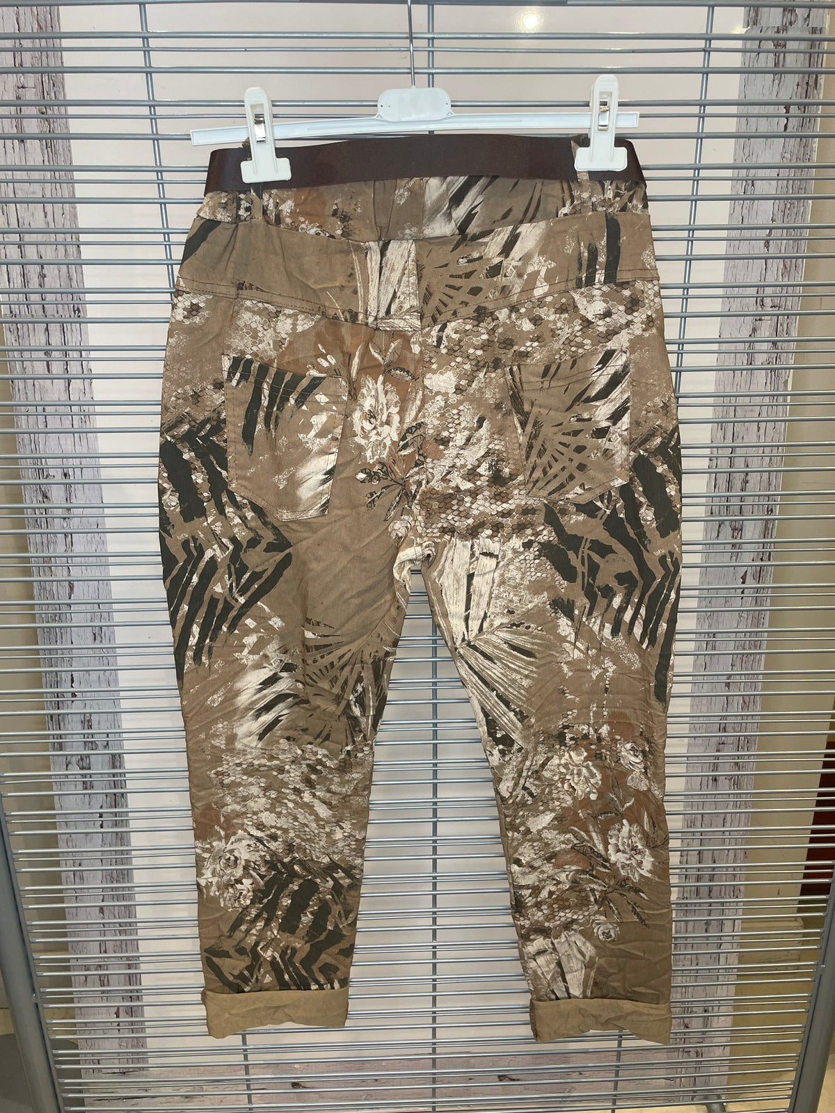 Palm Leaf & Snakeskin Print Jogger Pants with Belt – Camel