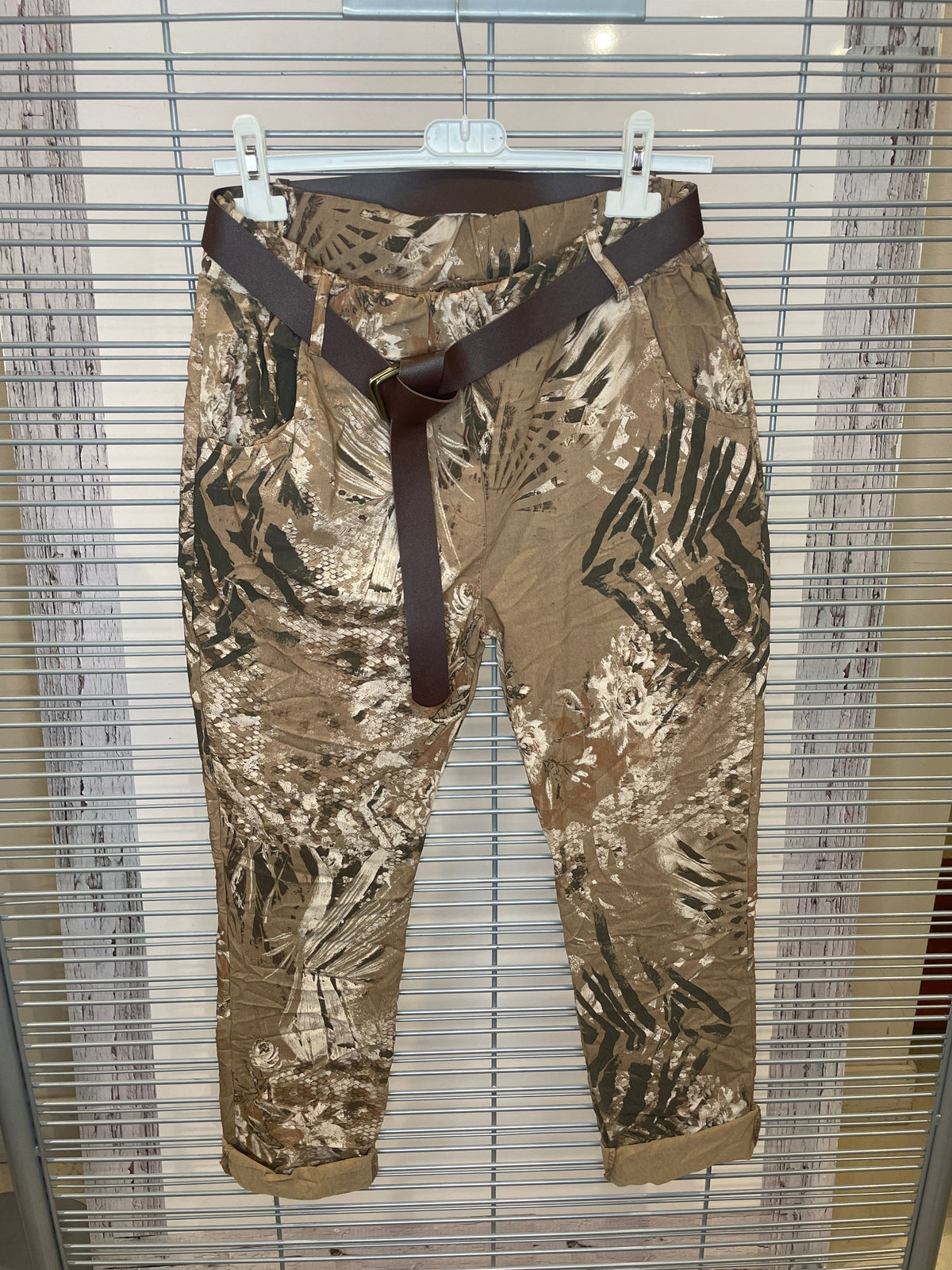 Palm Leaf & Snakeskin Print Jogger Pants with Belt – Camel