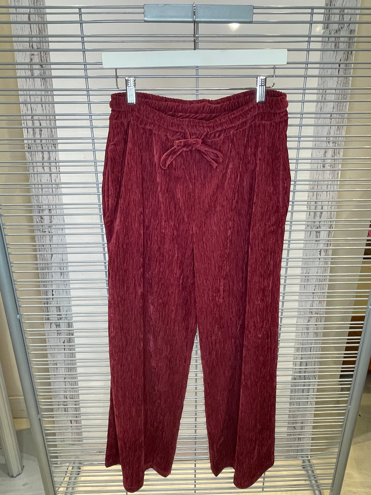 Pantalon à jambe large en velours froissé avec cordon de serrage – bourgogne
