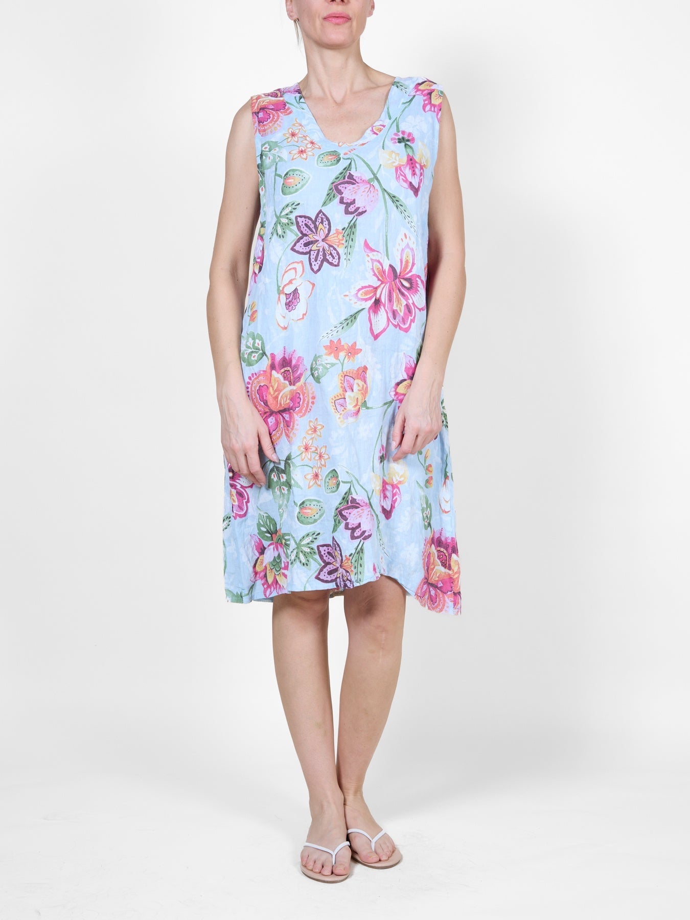 Robe fleurie bleu clair sans manches à col en V