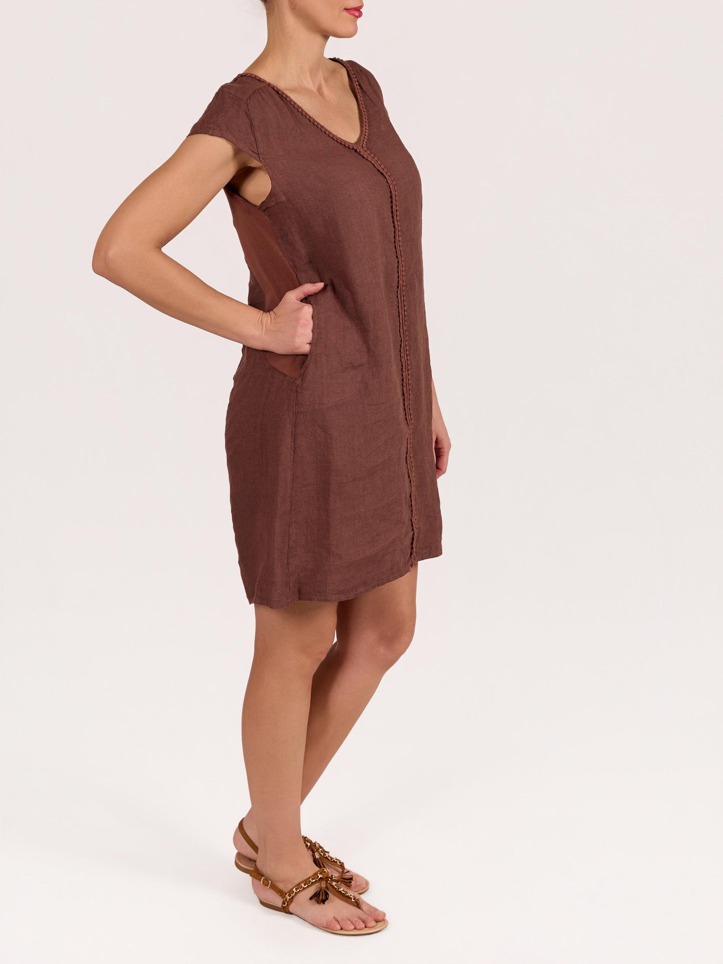 Robe espresso à manches capuchon avec col en V et détail de bordure