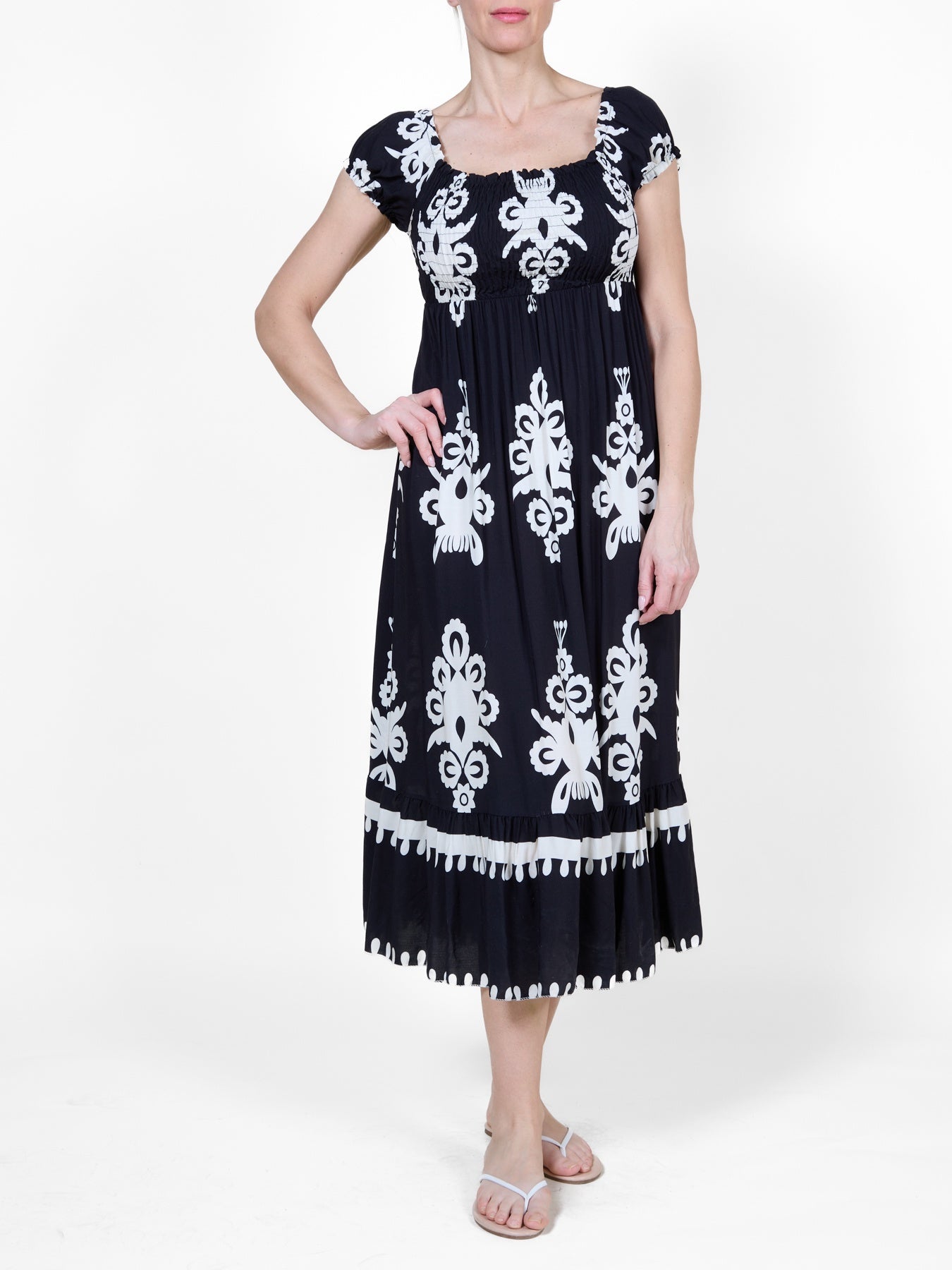 Robe noire à épaules dénudées