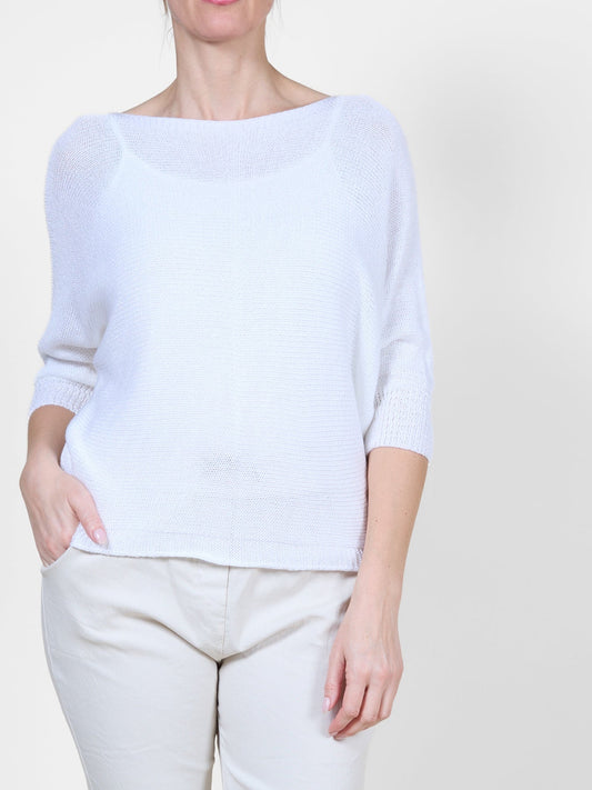 Pull blanc léger à dos nu en forme de goutte