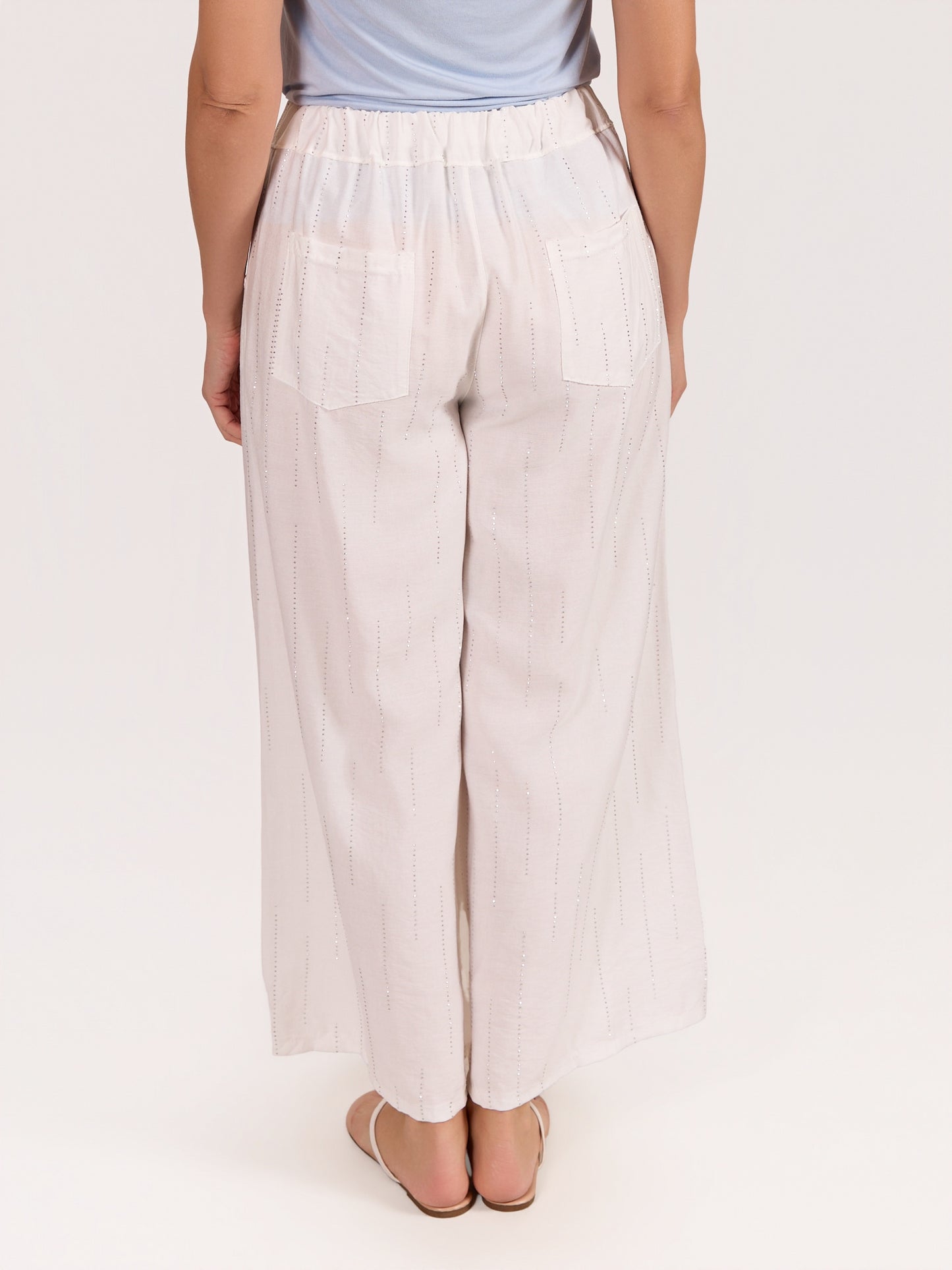 Pantalon blanc à enfiler à jambe large avec clous décoratifs