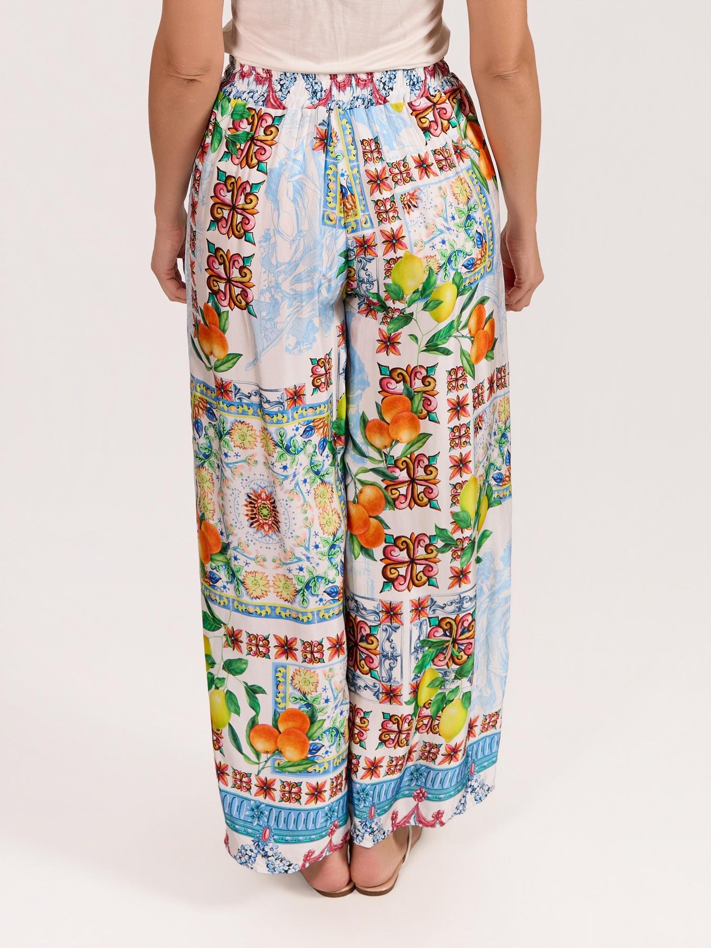 Pantalon bleu en satin à enfiler imprimé oranges et citrons