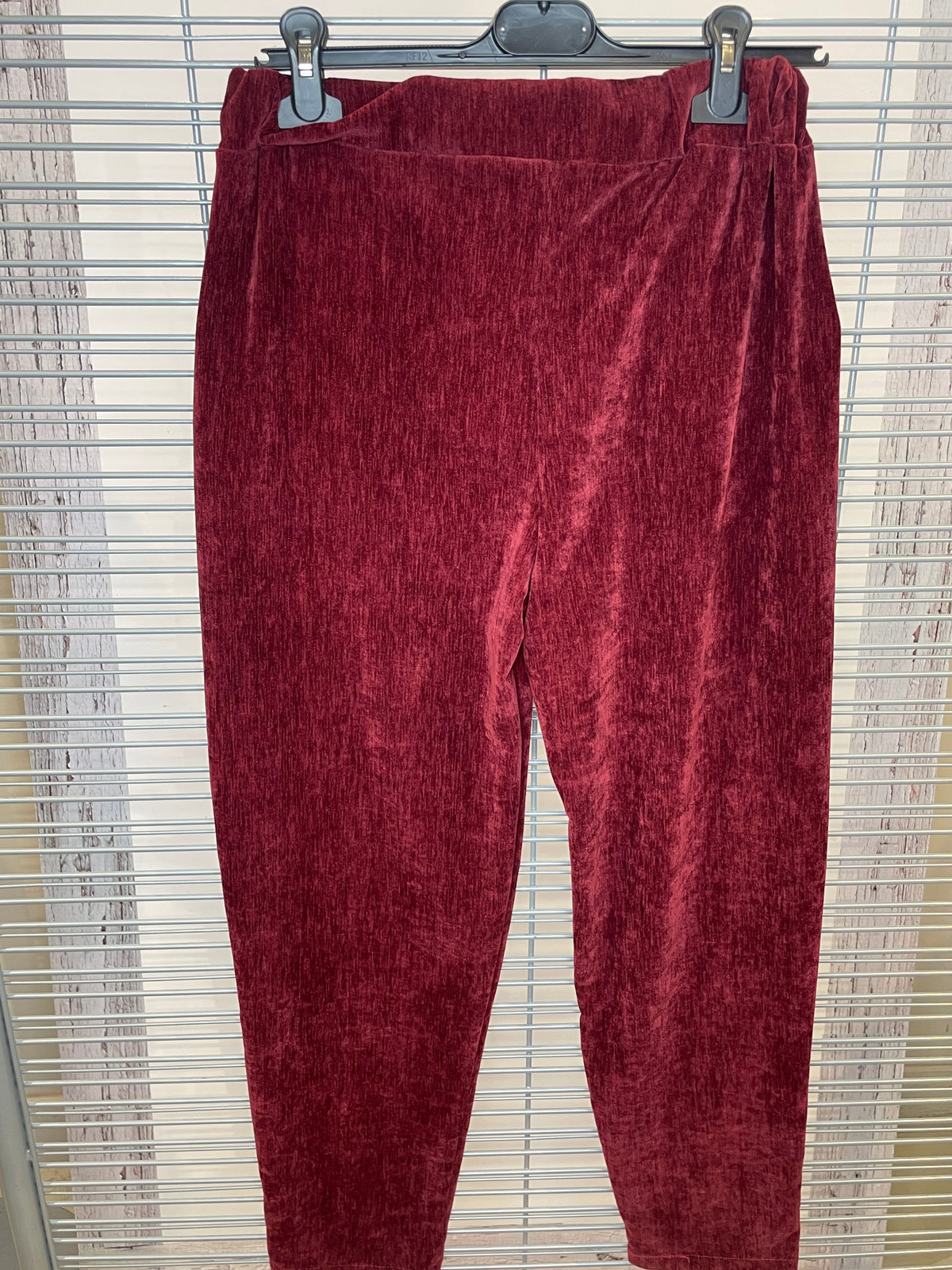 Pantalon fuseau en chenille froissée avec cordon en ruban – bourgogne