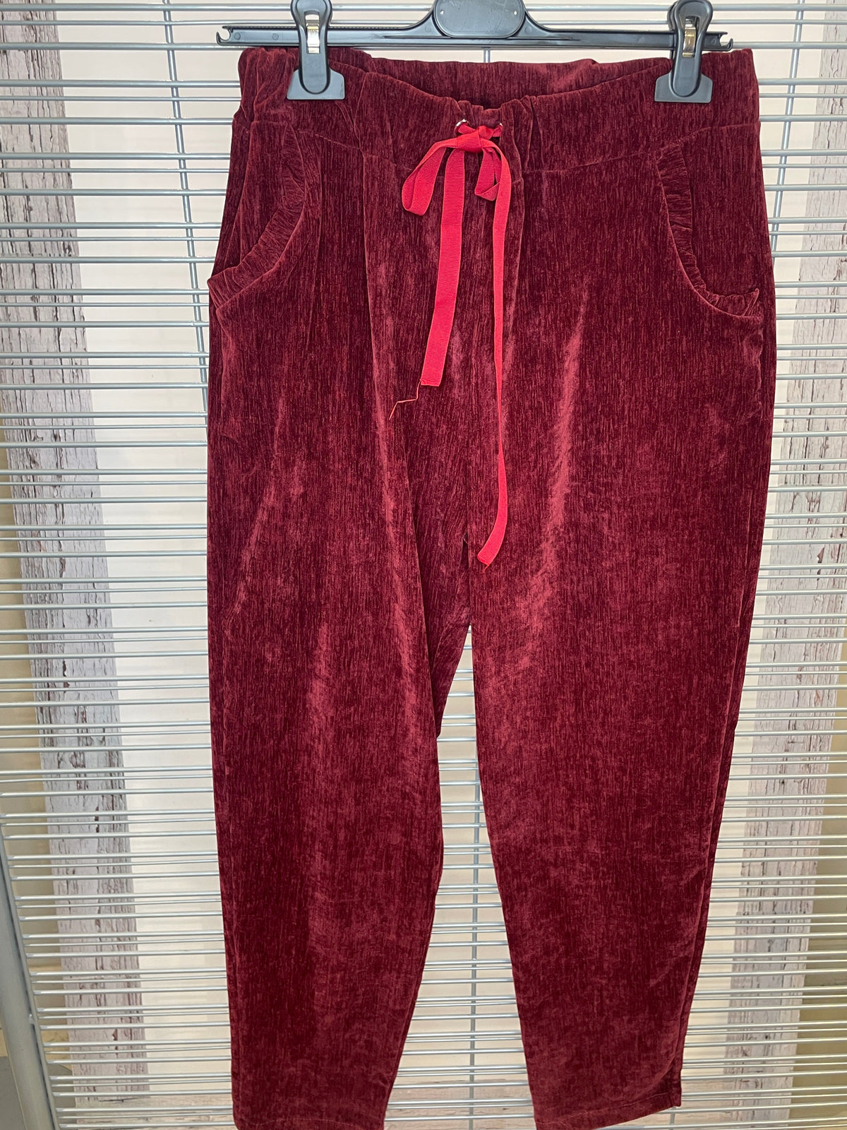 Pantalon fuseau en chenille froissée avec cordon en ruban – bourgogne