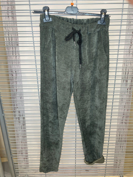 Pantalon en maille chenille côtelée avec cordon de serrage – vert olive